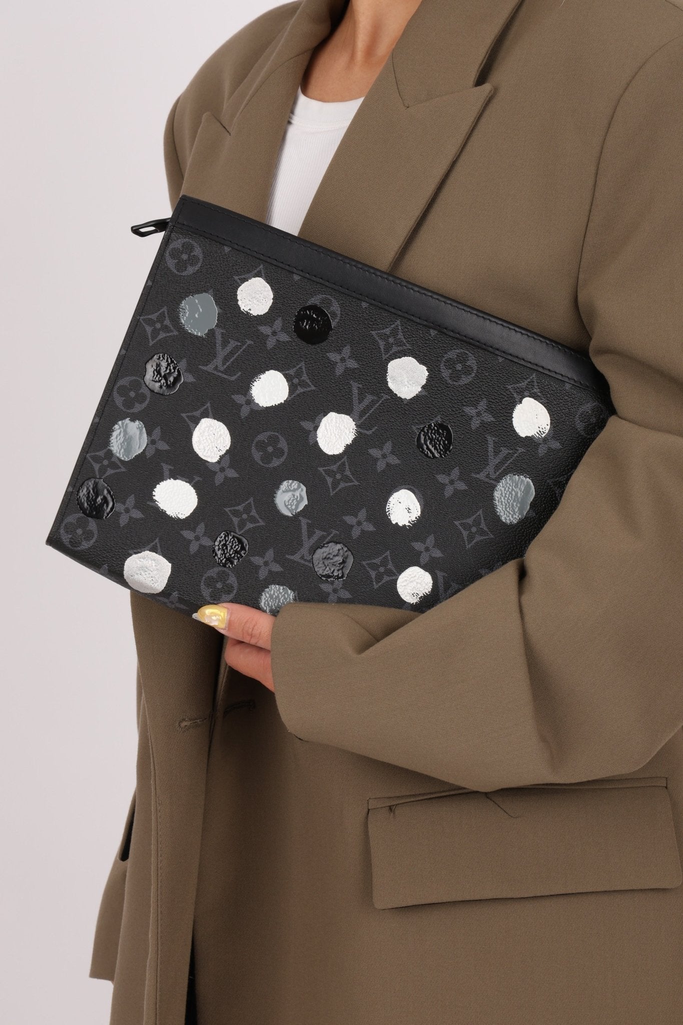 Limited Edition Louis Vuitton x Yayoi Kusama Voyage Monogram Eclipse Pochette MM - FashioNica