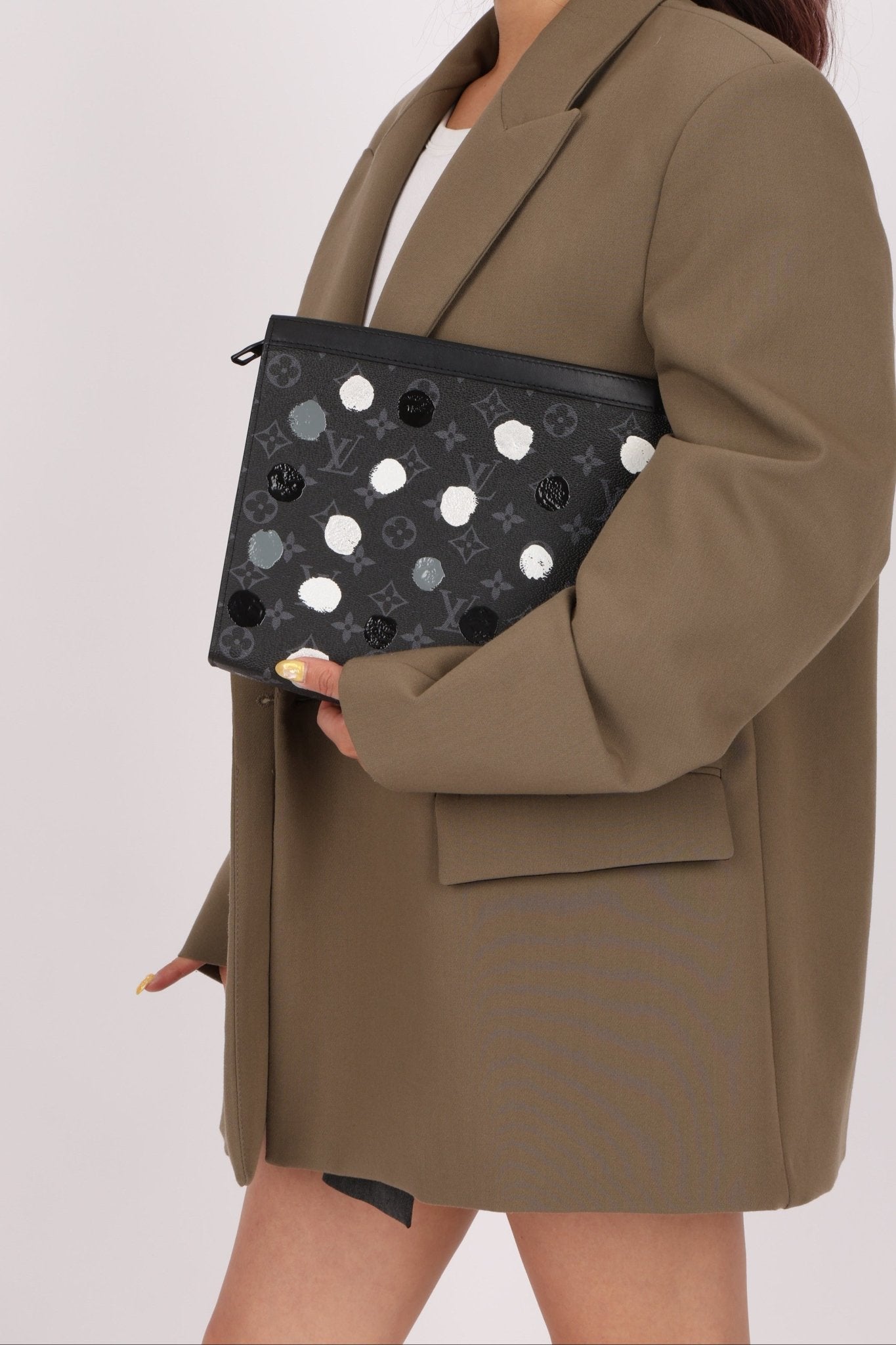 Limited Edition Louis Vuitton x Yayoi Kusama Voyage Monogram Eclipse Pochette MM - FashioNica