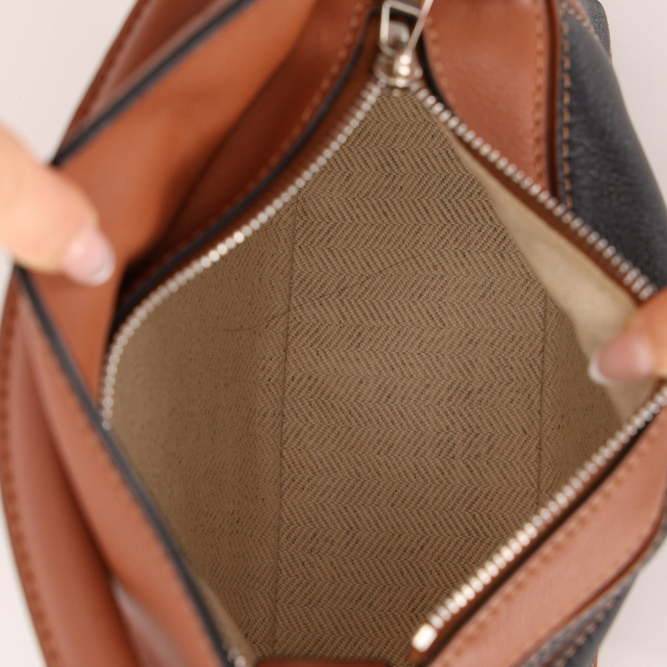 Loewe Bicolor Mini Puzzle - FashioNica