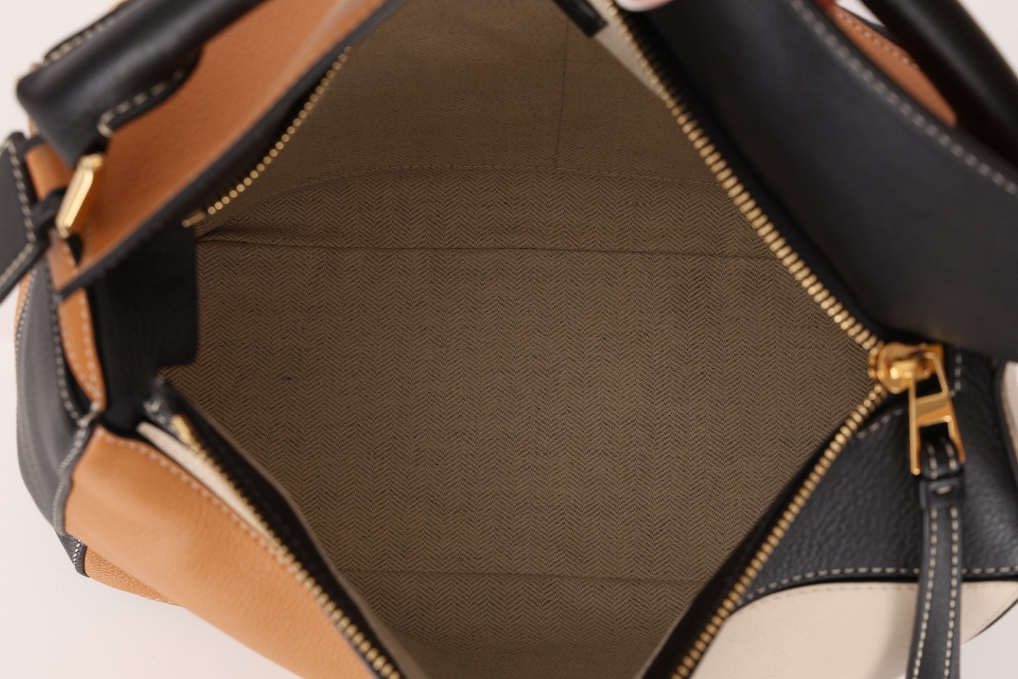Loewe Tricolor Medium Puzzle - FashioNica