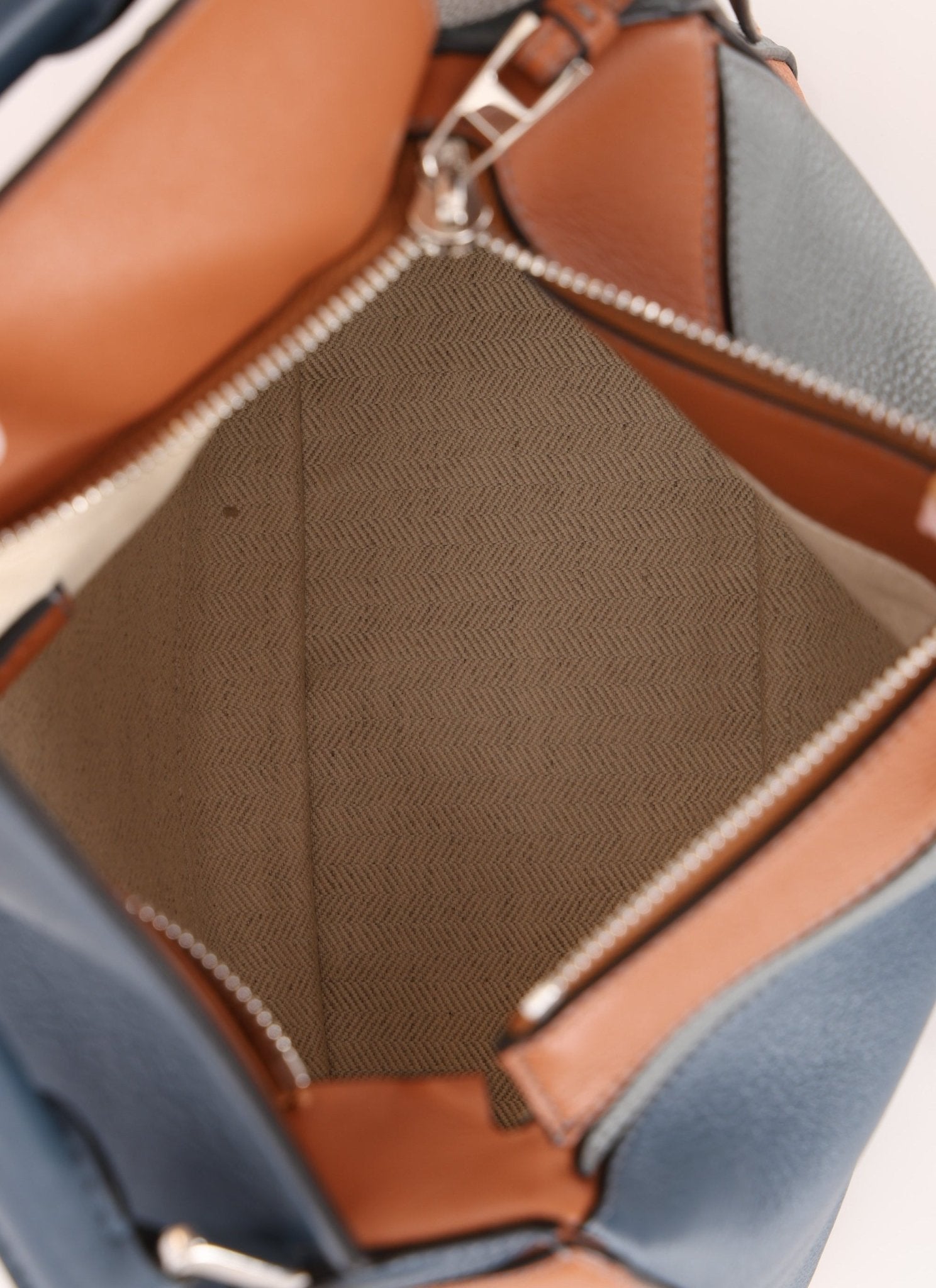 Loewe Tricolor Small Puzzle - FashioNica