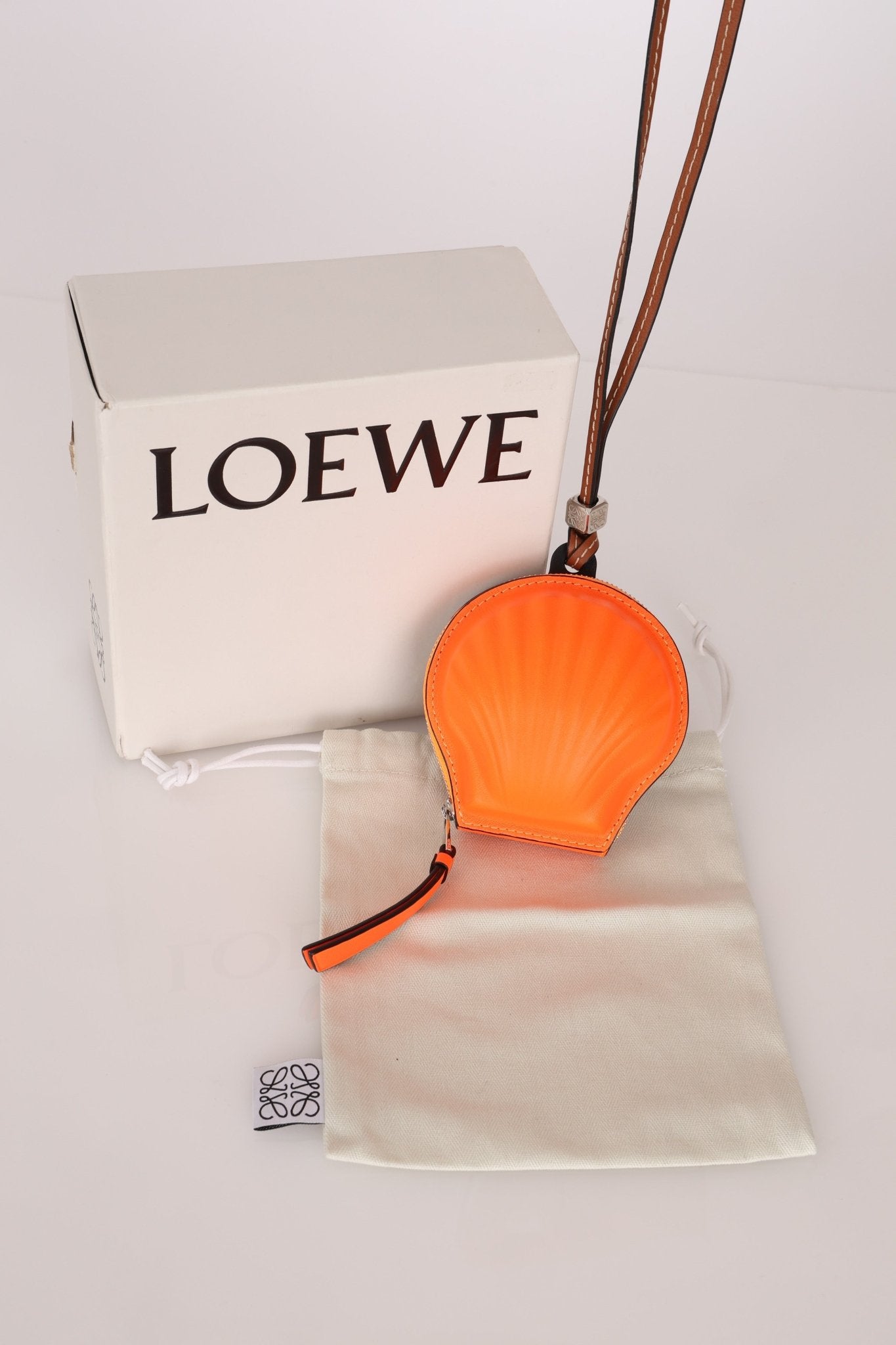 Loewe x Paula's Ibiza Orange Seashell Pouch - FashioNica