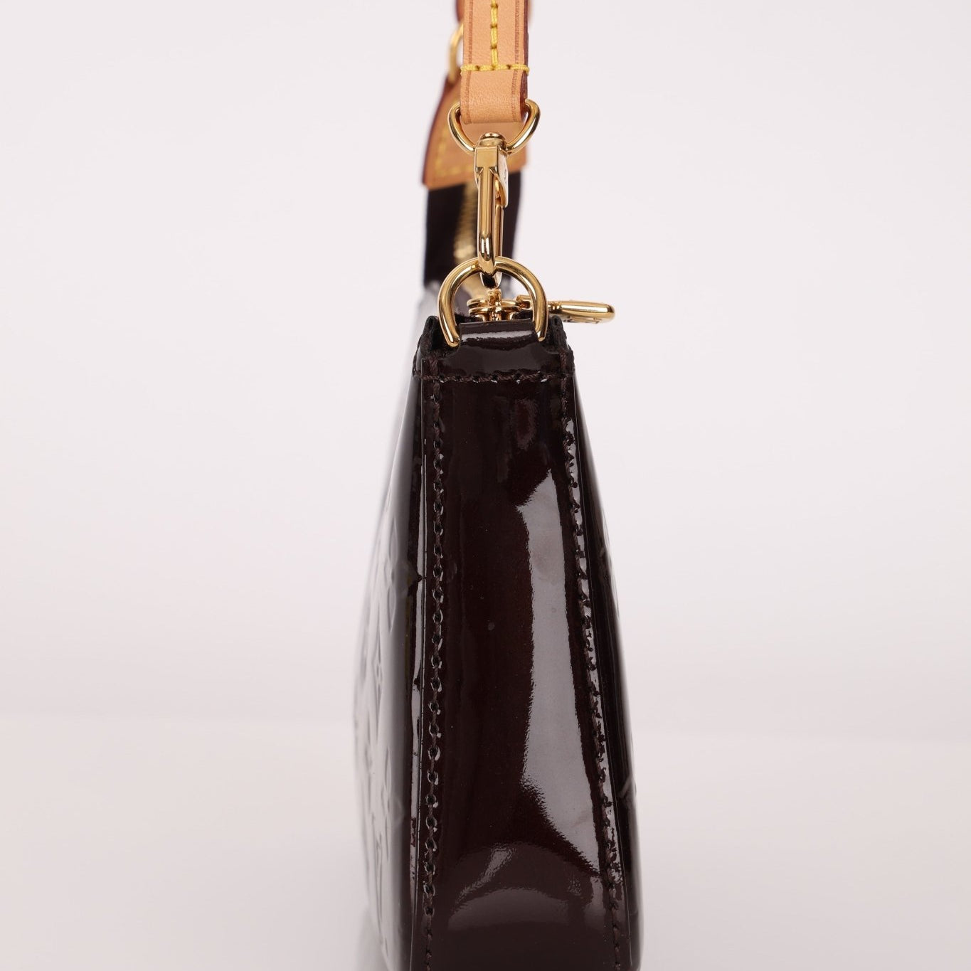 Louis Vuitton 2012 Monogram Amarante Vernis Pochette - FashioNica