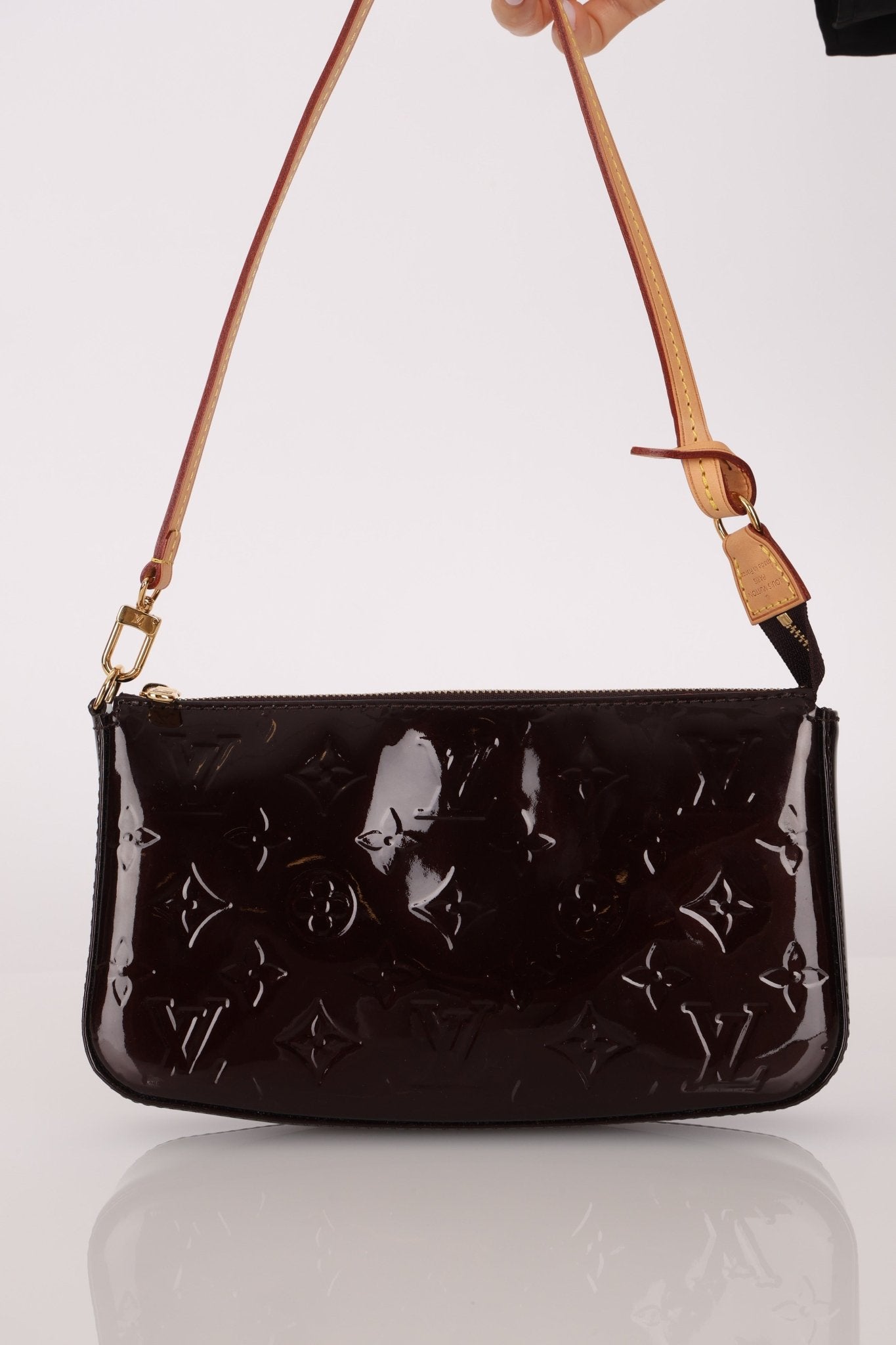Louis Vuitton 2012 Monogram Amarante Vernis Pochette - FashioNica