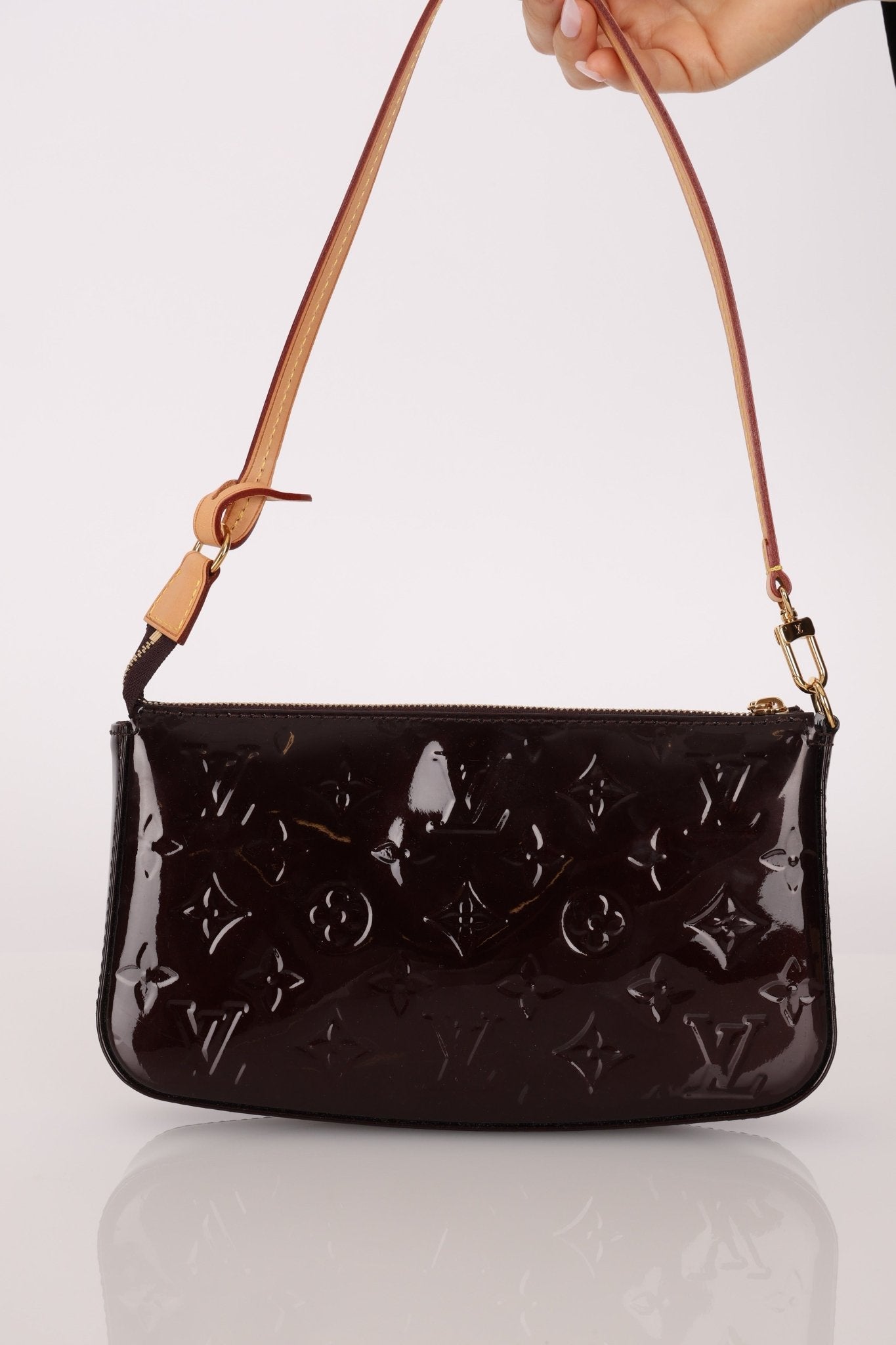 Louis Vuitton 2012 Monogram Amarante Vernis Pochette - FashioNica