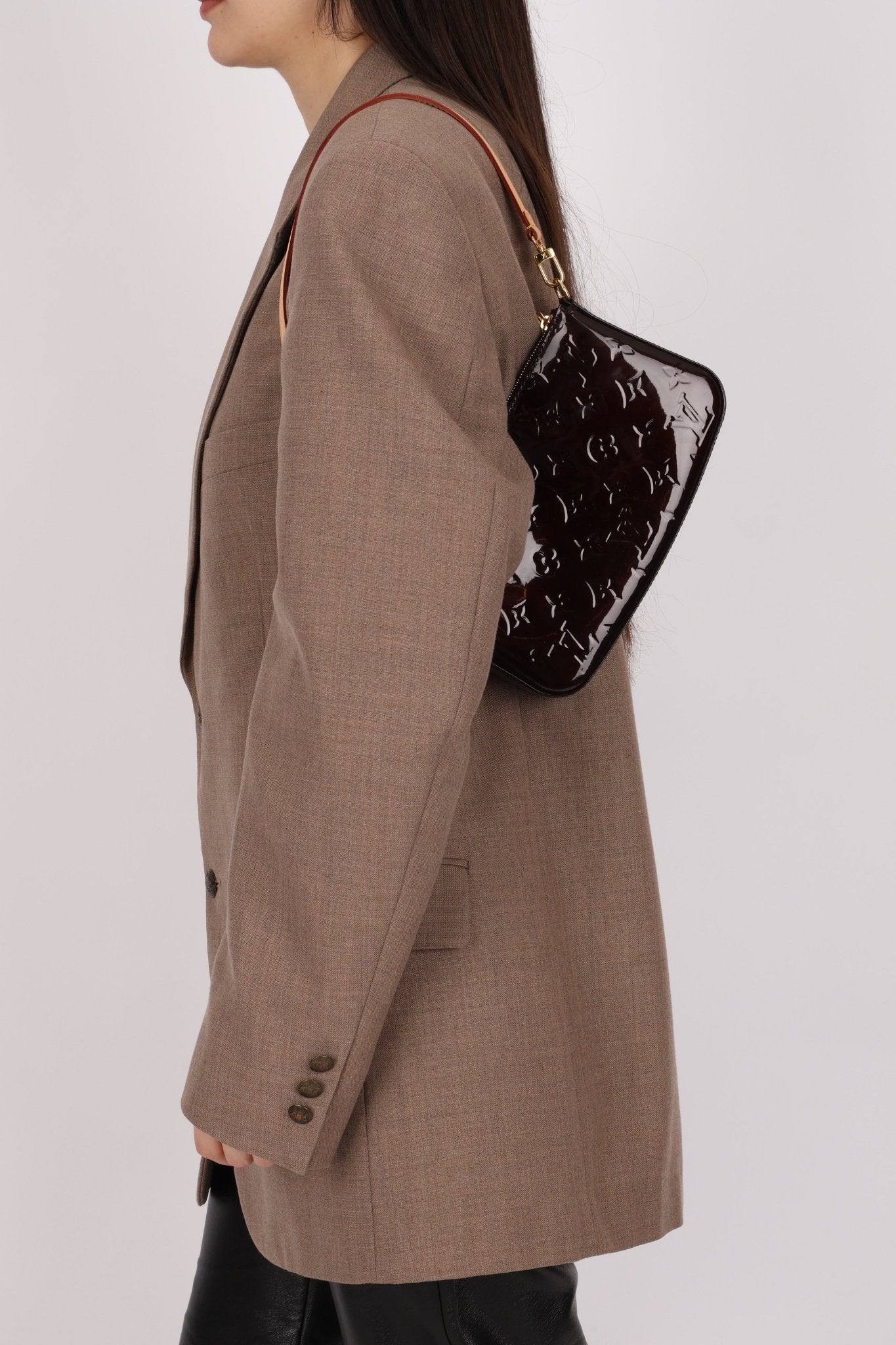 Louis Vuitton 2012 Monogram Amarante Vernis Pochette - FashioNica