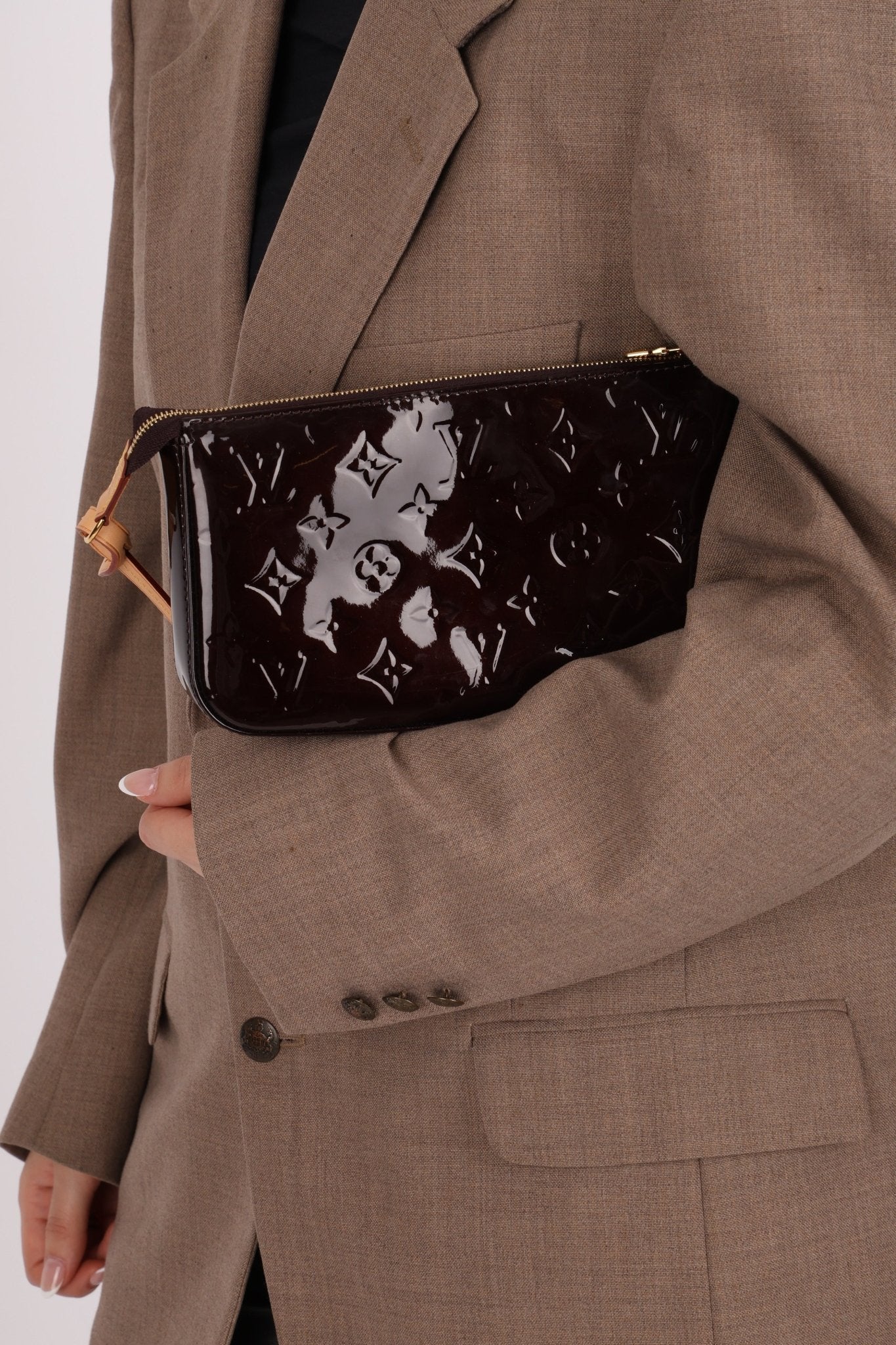 Louis Vuitton 2012 Monogram Amarante Vernis Pochette - FashioNica