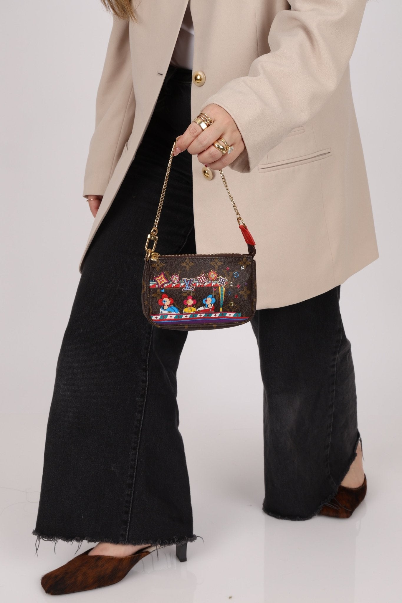 Louis Vuitton 2020 Animation Monogram Vivienne Pochette - FashioNica