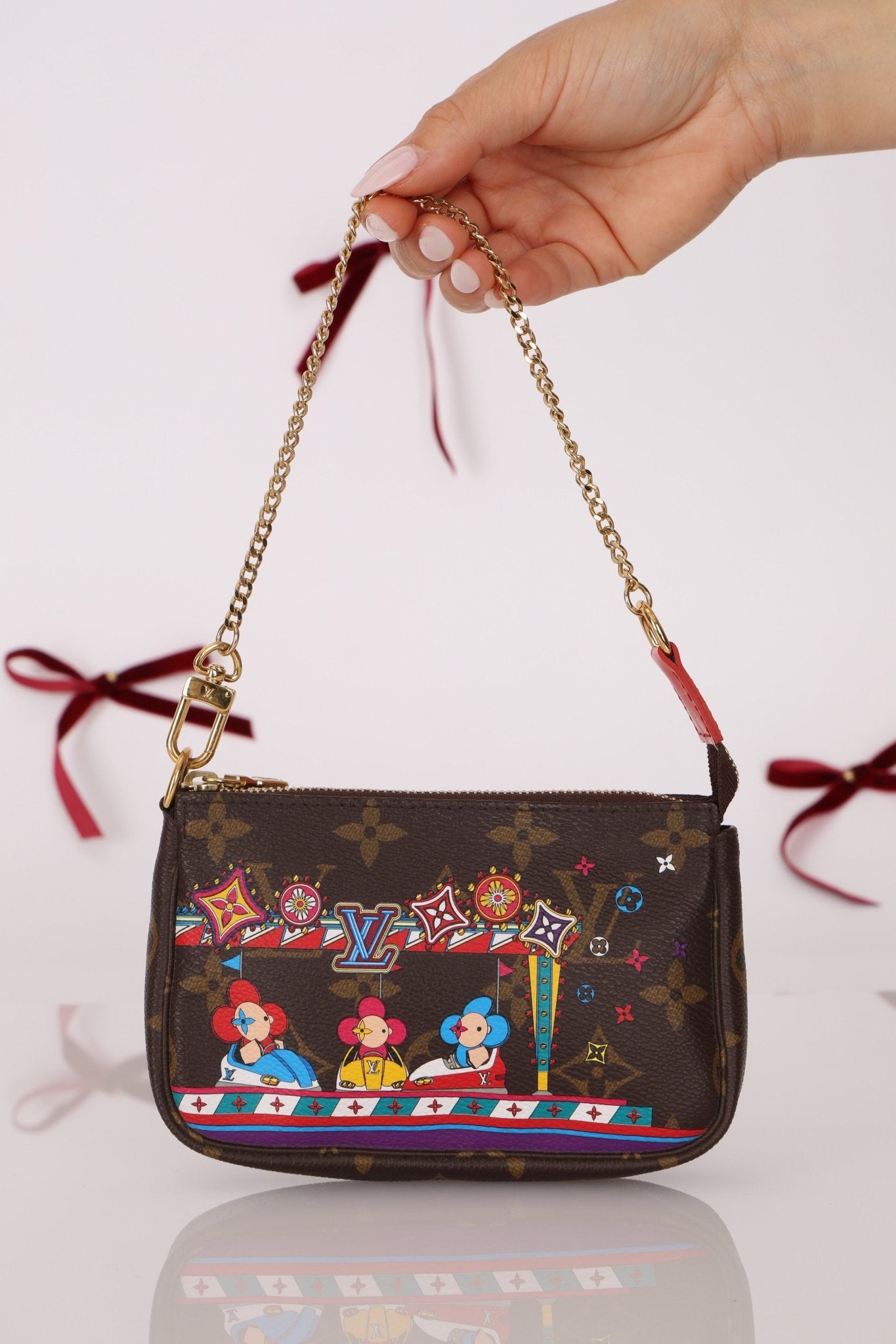 Louis Vuitton 2020 Animation Monogram Vivienne Pochette - FashioNica