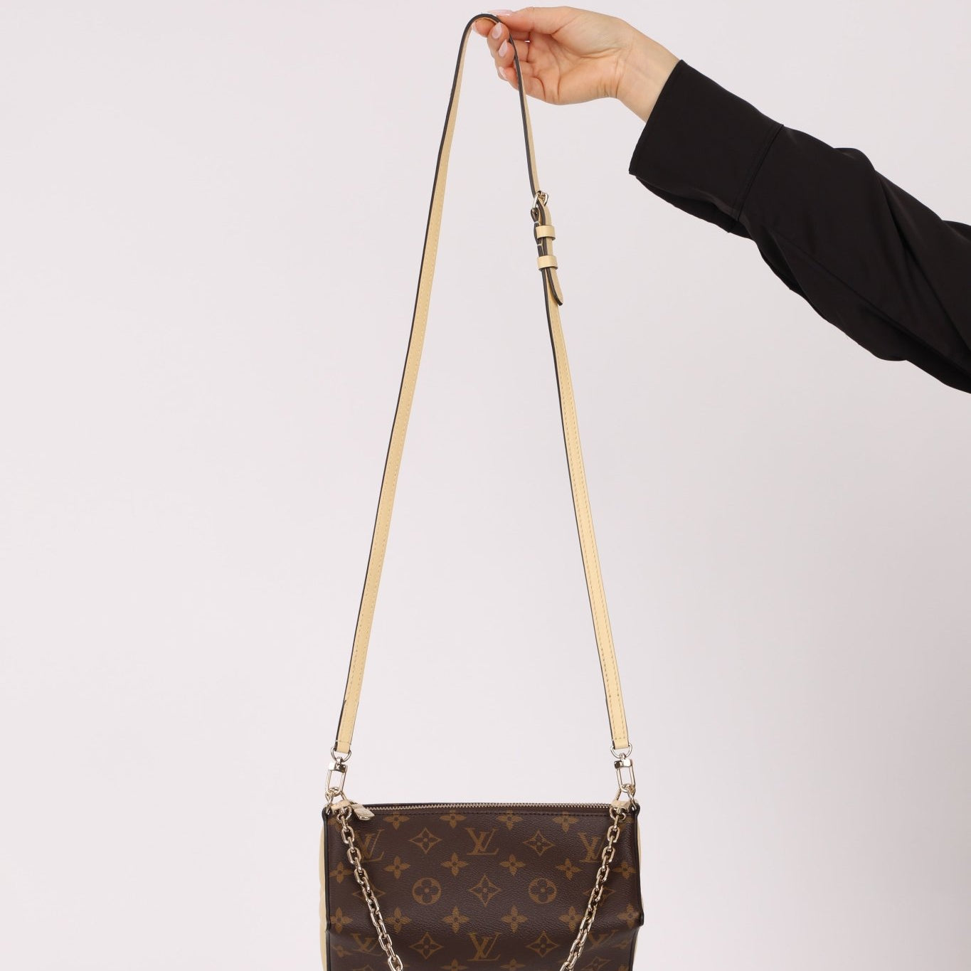 Louis Vuitton Bloom Pouch Bag - FashioNica