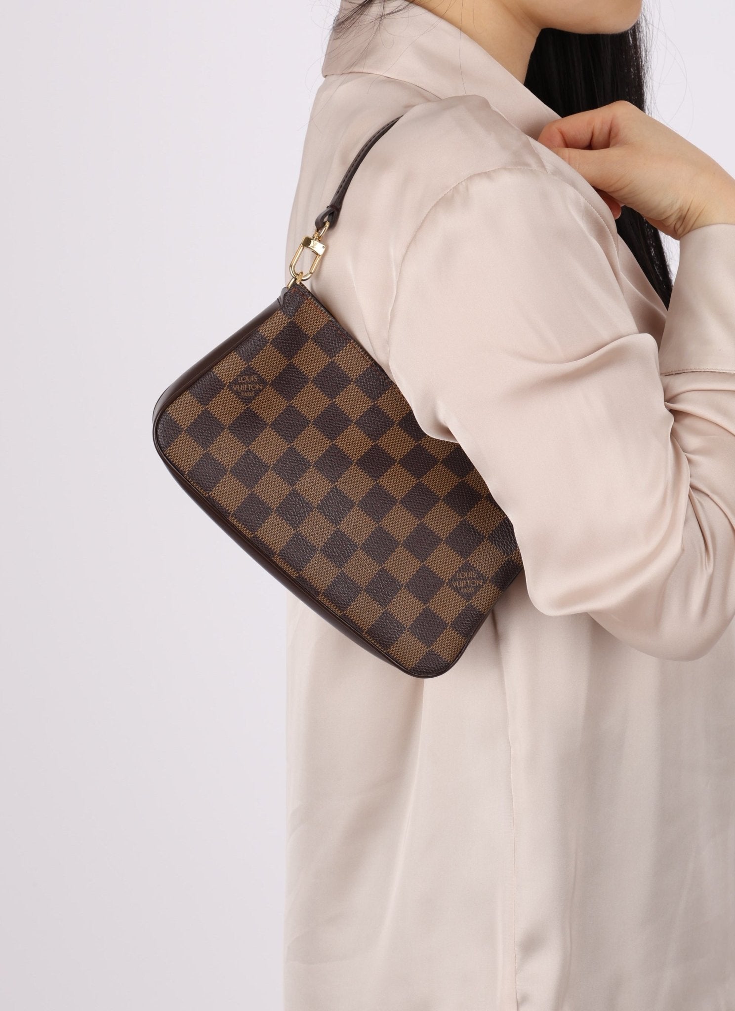 Louis Vuitton Damier Ebene Pochette - FashioNica