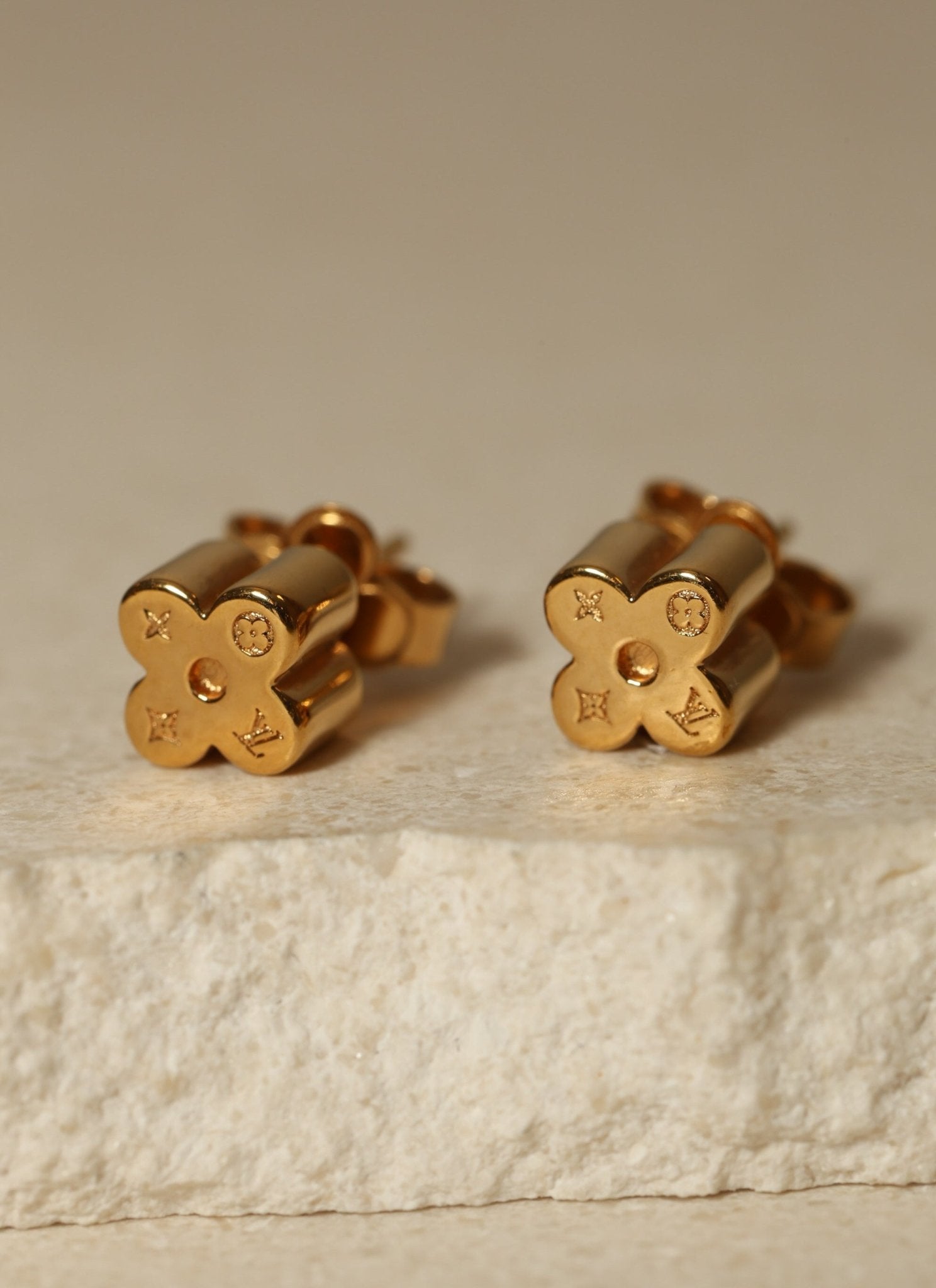 Louis Vuitton Fast Flower Stud Earrings - FashioNica