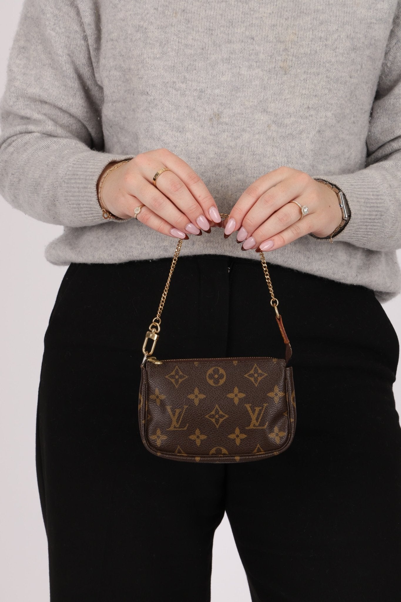 Louis Vuitton Monogram Chain Pochette - FashioNica