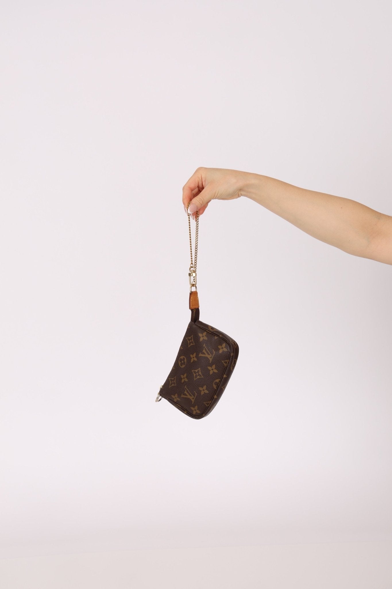 Louis Vuitton Monogram Chain Pochette - FashioNica