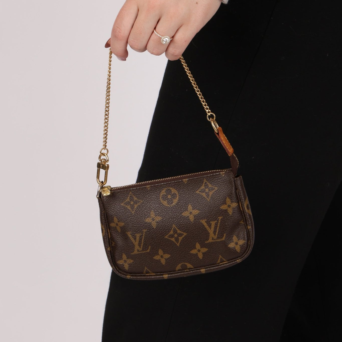 Louis Vuitton Monogram Chain Pochette - FashioNica