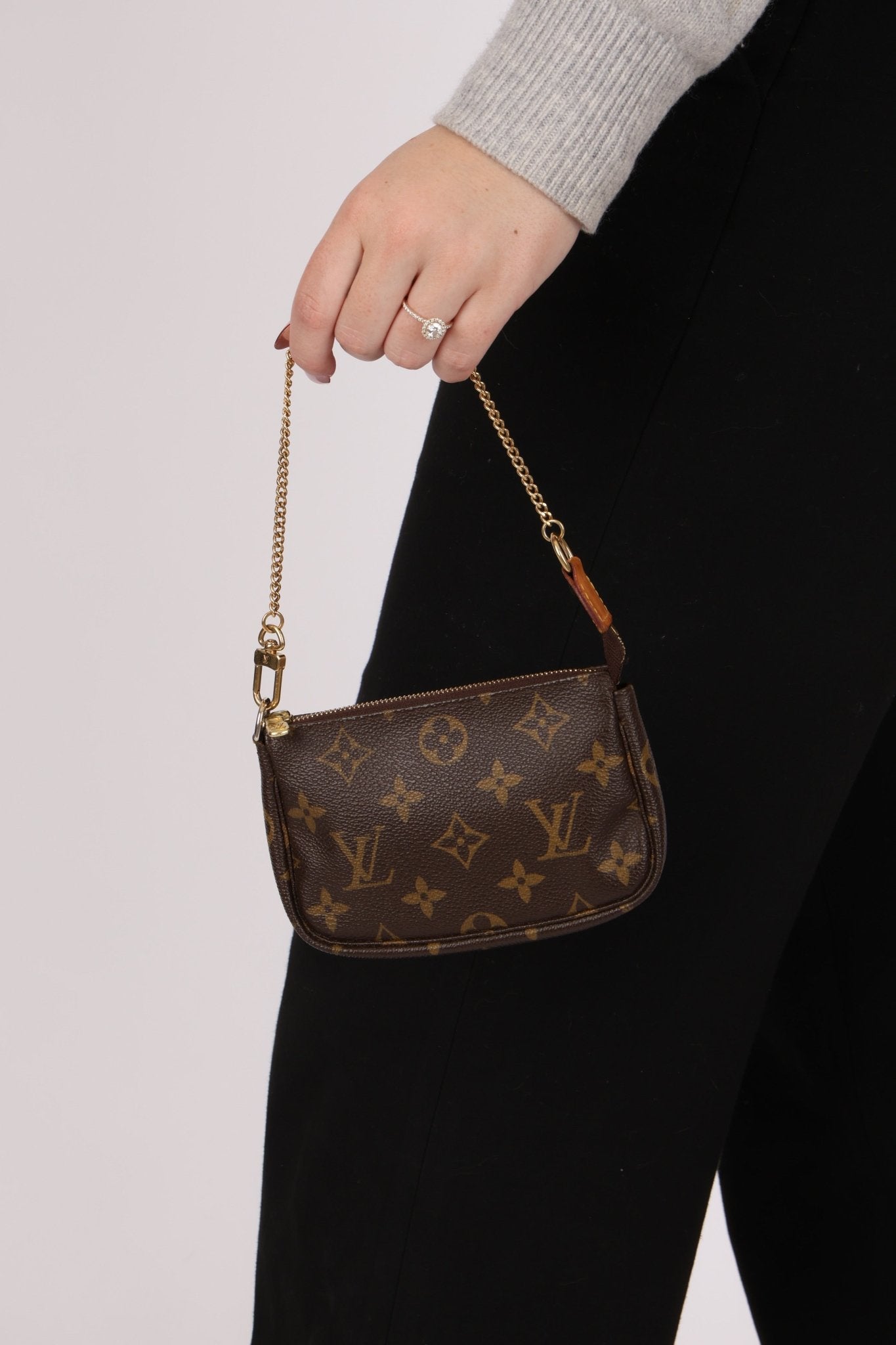 Louis Vuitton Monogram Chain Pochette - FashioNica