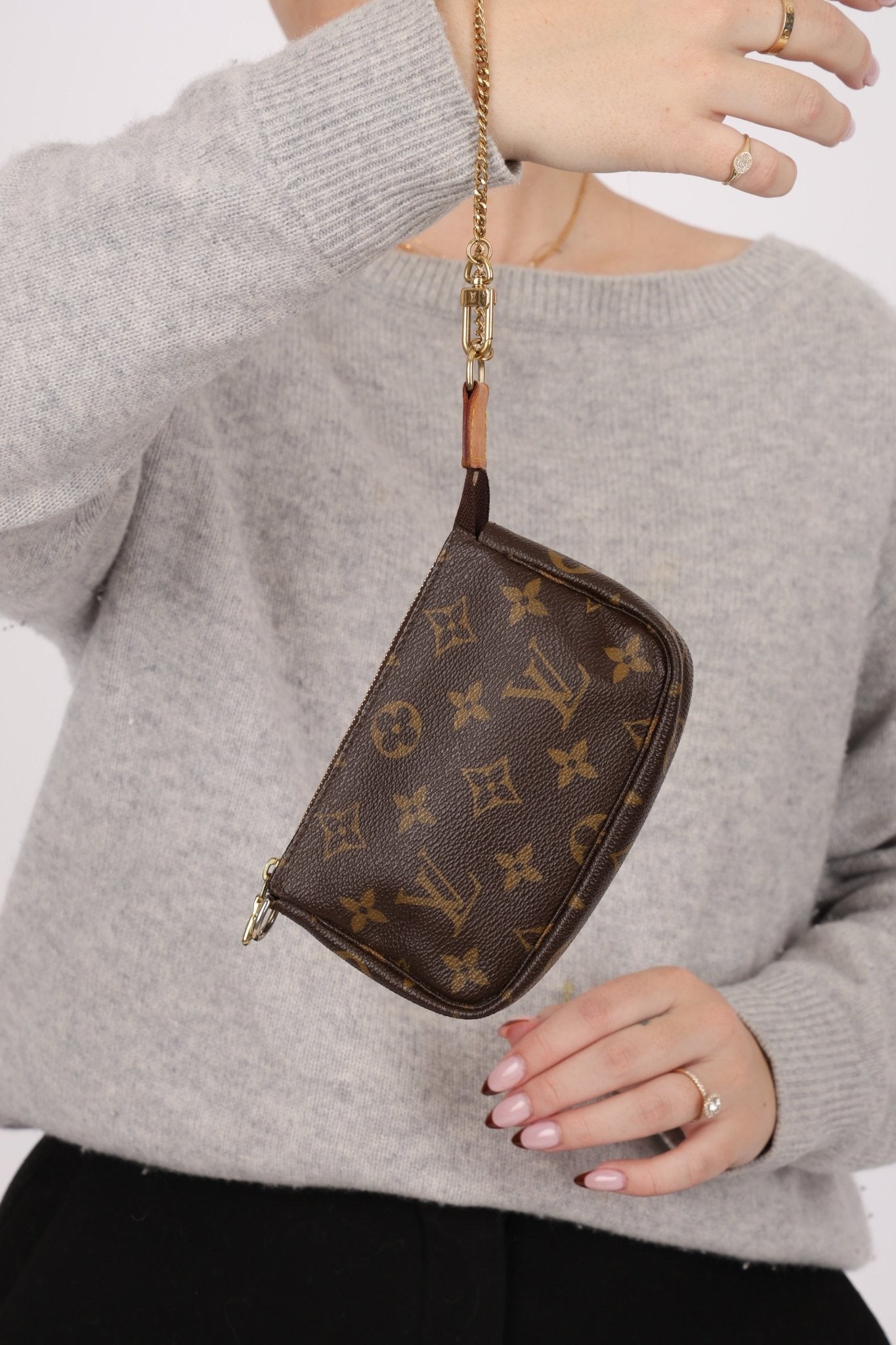 Louis Vuitton Monogram Chain Pochette - FashioNica