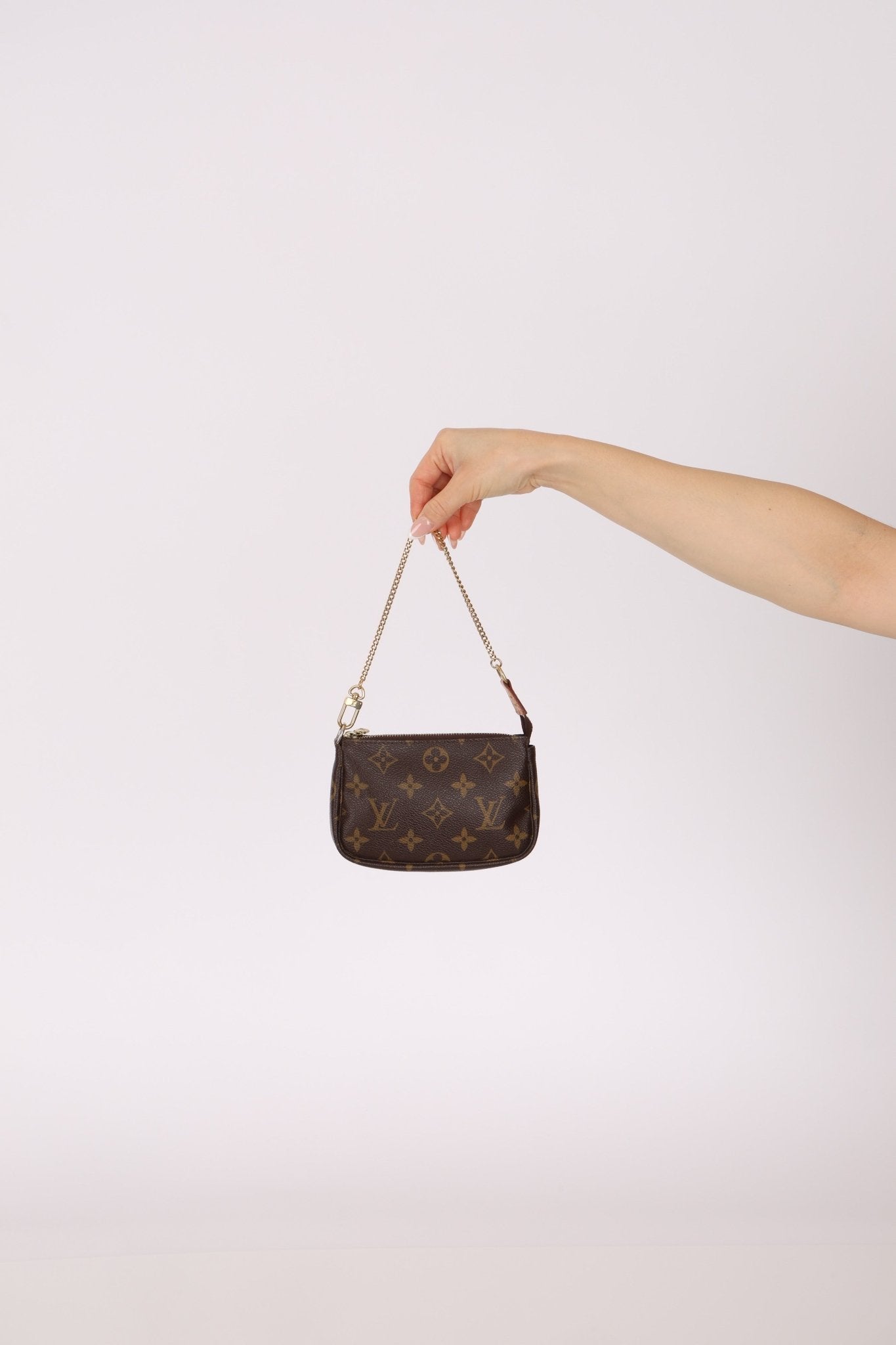 Louis Vuitton Monogram Chain Pochette - FashioNica
