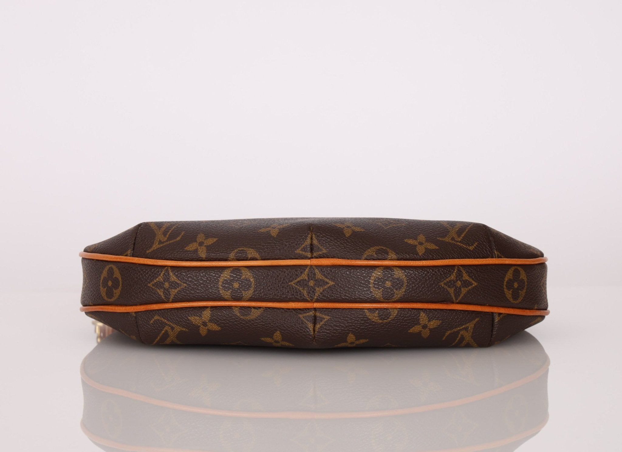 Louis Vuitton Monogram Croissant PM - FashioNica