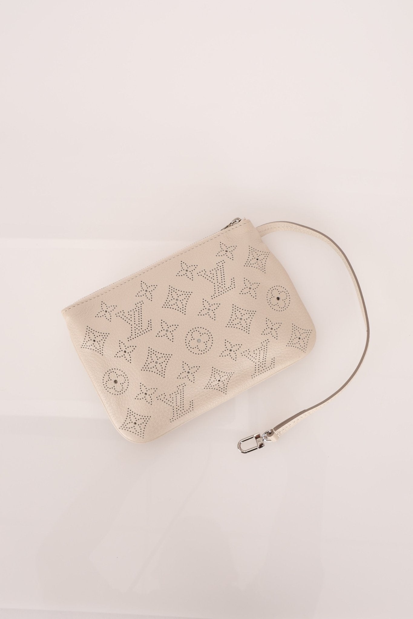 Louis Vuitton Monogram Mahina MM with Pouch - FashioNica