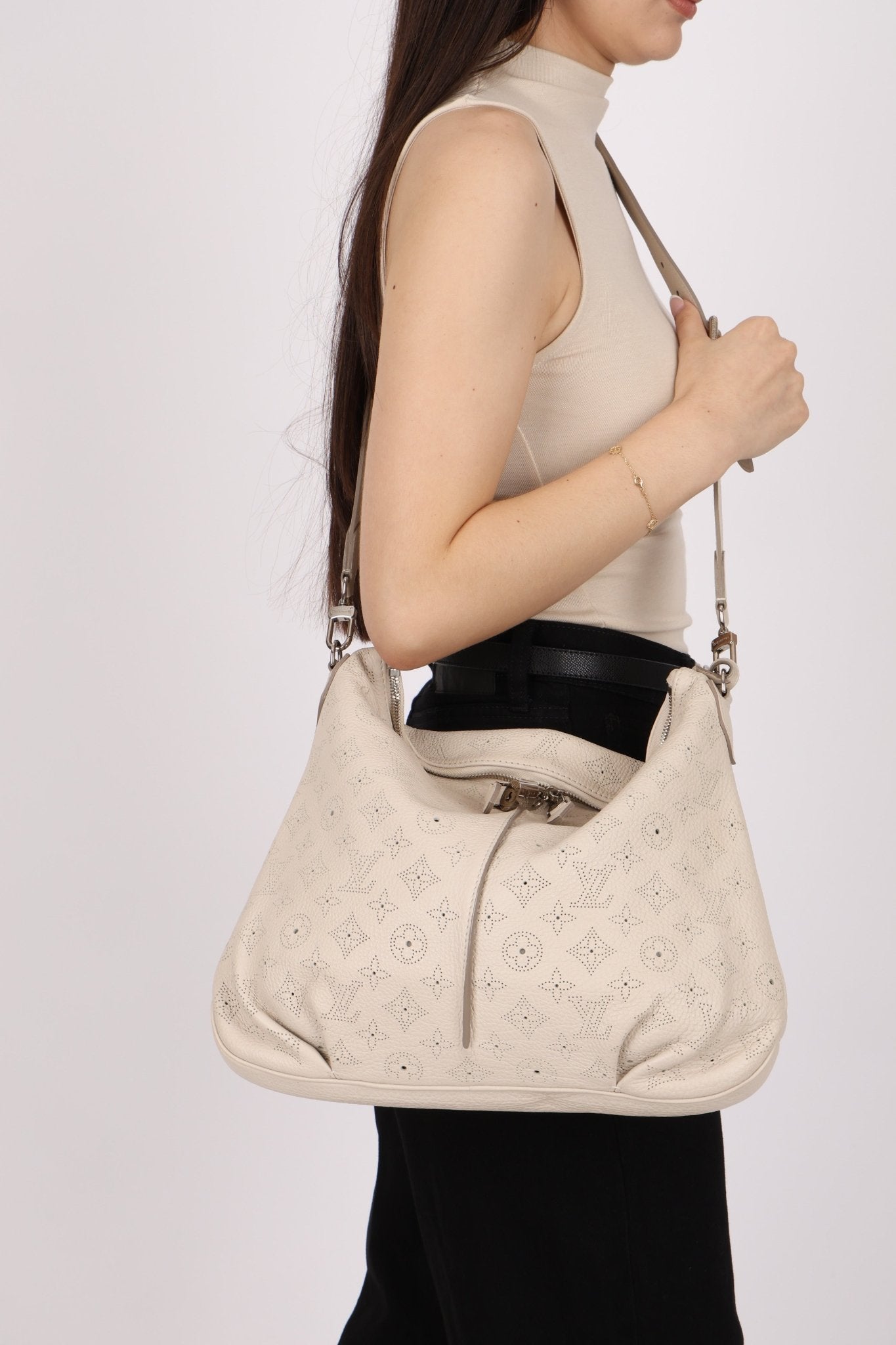 Louis Vuitton Monogram Mahina MM with Pouch - FashioNica