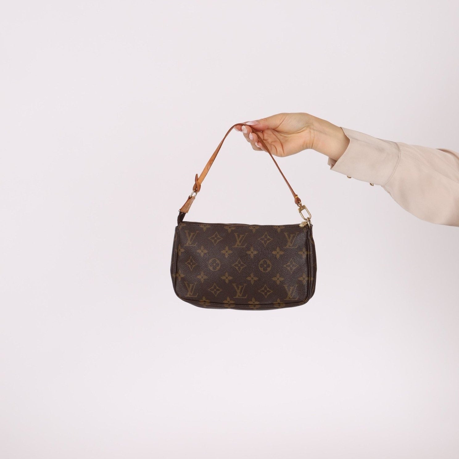 Louis Vuitton Monogram Pochette - FashioNica