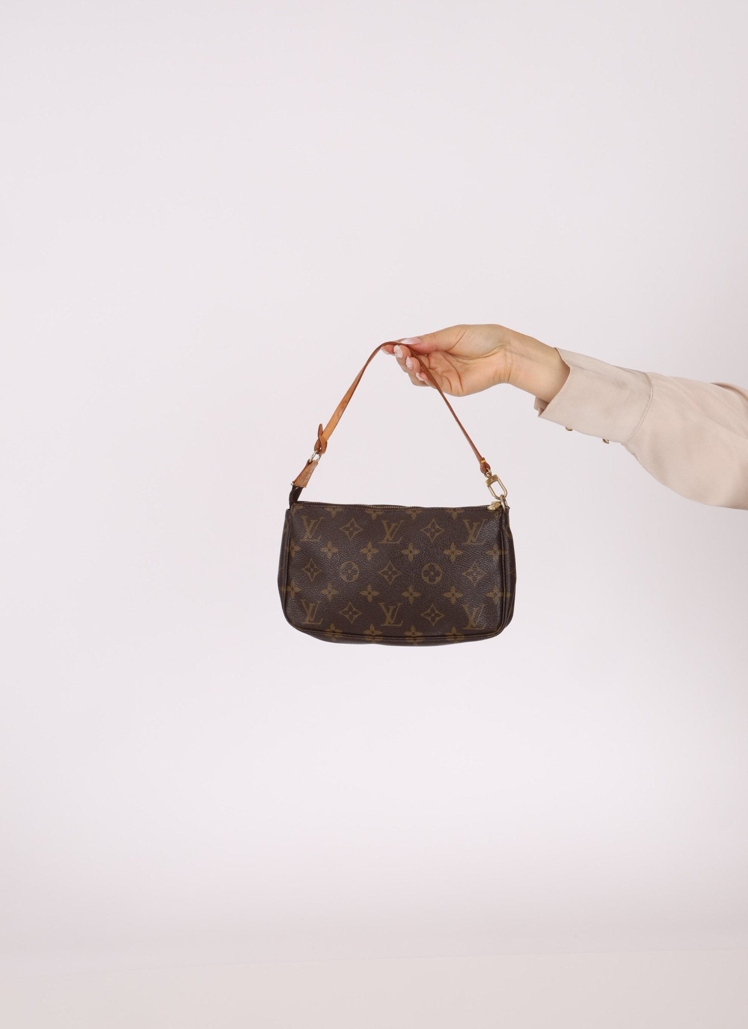 Louis Vuitton Monogram Pochette - FashioNica