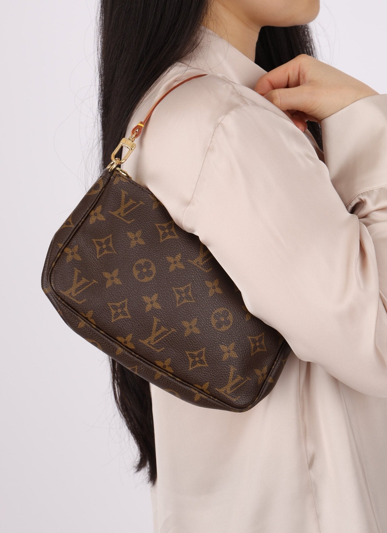 Louis Vuitton Monogram Pochette - FashioNica
