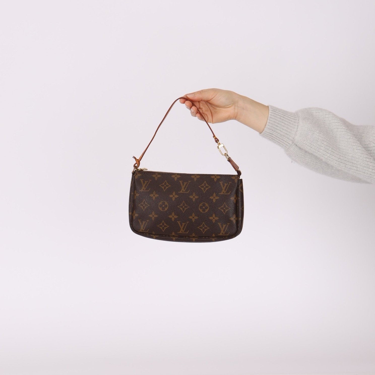 Louis Vuitton Monogram Pochette - FashioNica