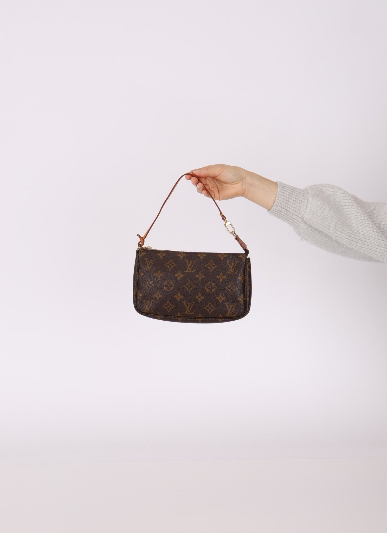 Louis Vuitton Monogram Pochette - FashioNica