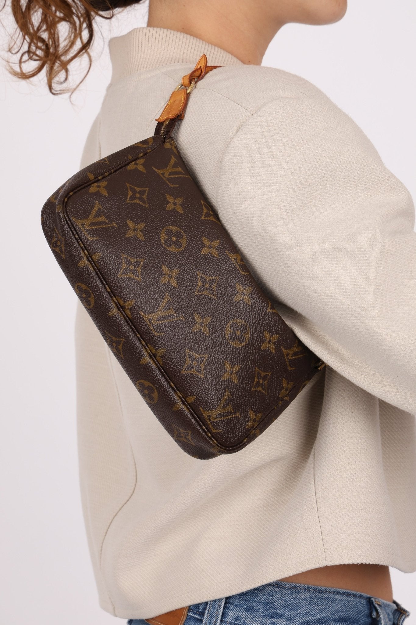 Louis Vuitton Monogram Pochette - FashioNica