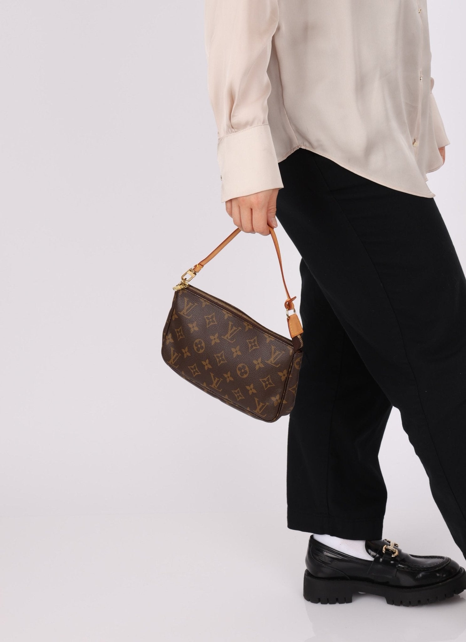 Louis Vuitton Monogram Pochette - FashioNica