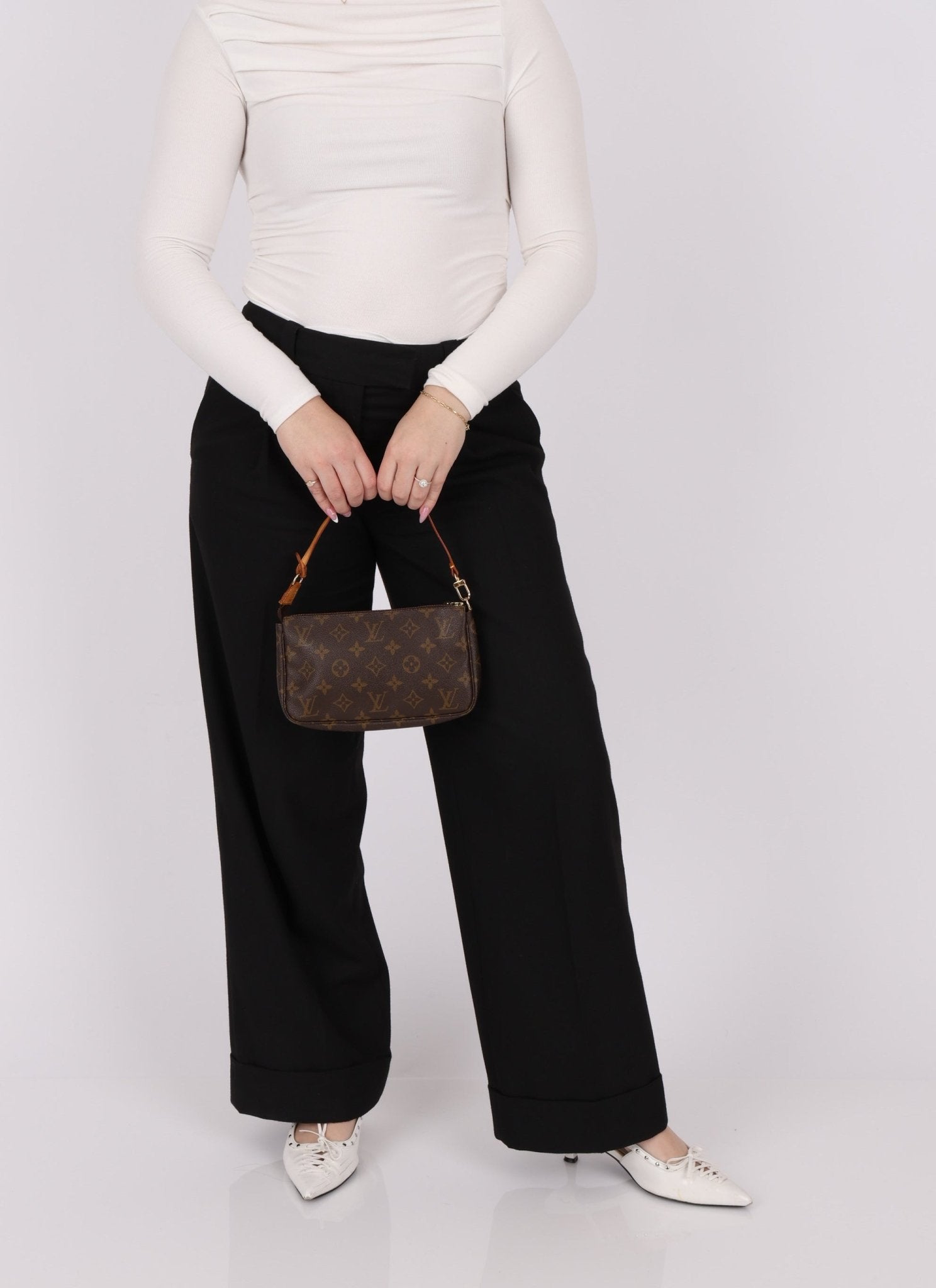 Louis Vuitton Monogram Pochette - FashioNica