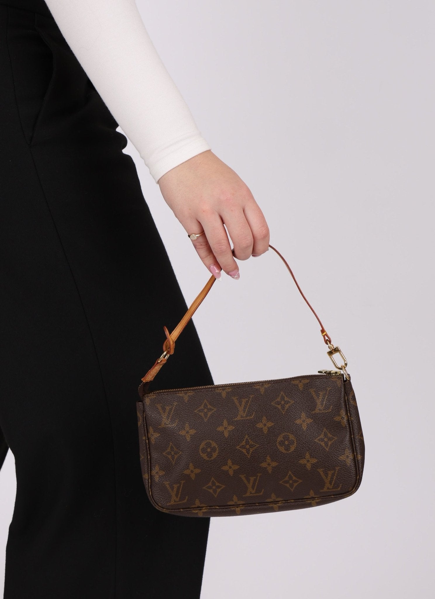 Louis Vuitton Monogram Pochette - FashioNica
