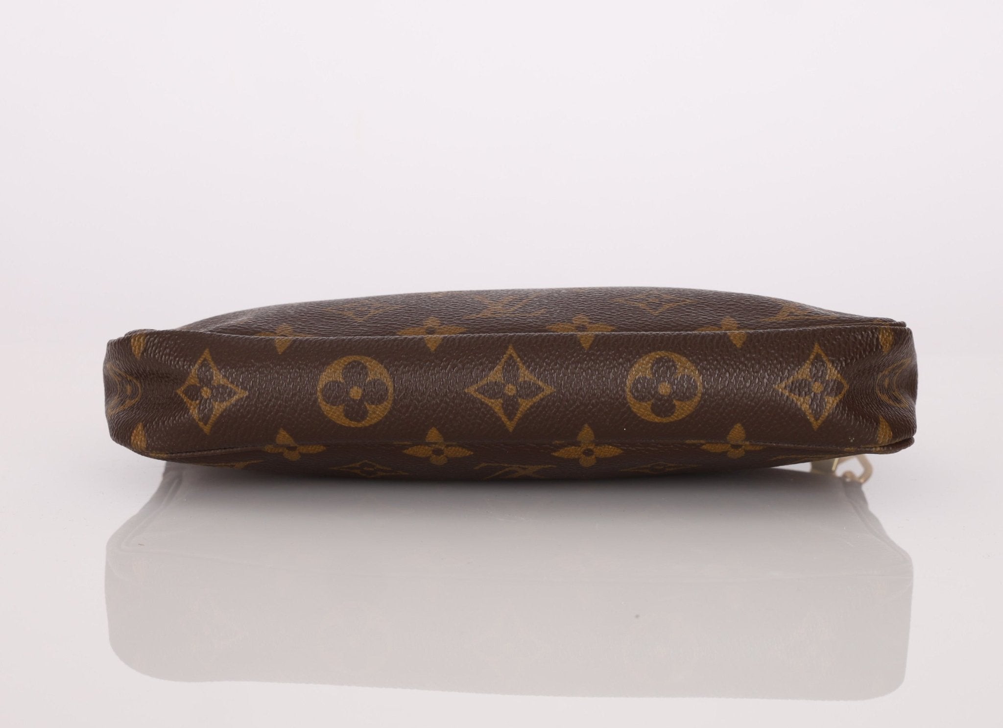 Louis Vuitton Monogram Pochette - FashioNica