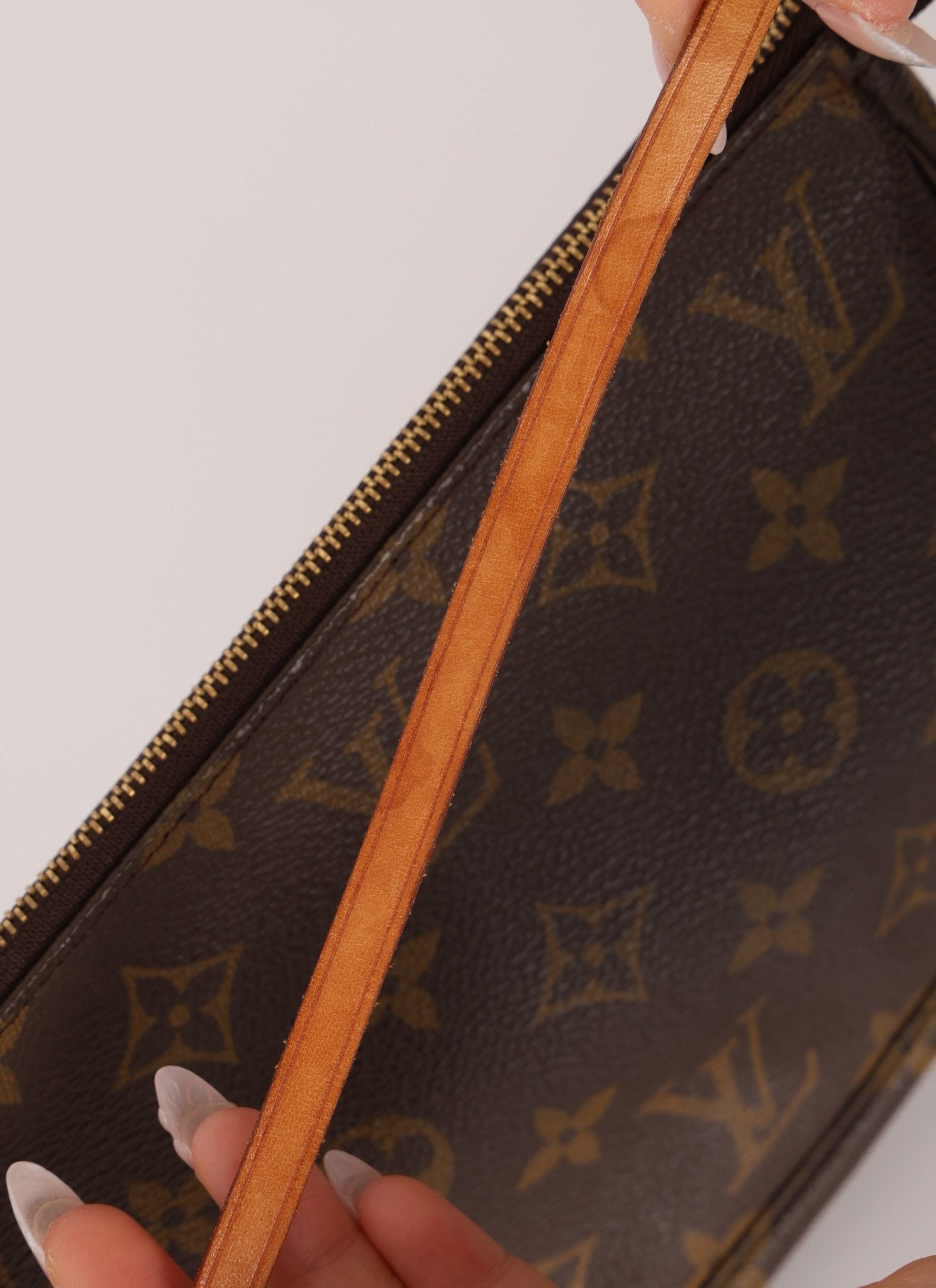 Louis Vuitton Monogram Pochette - FashioNica