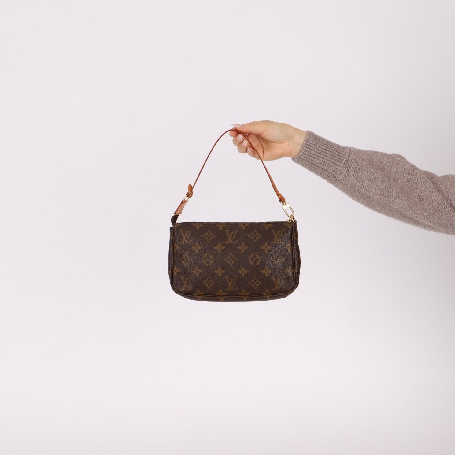 Louis Vuitton Monogram Pochette - FashioNica