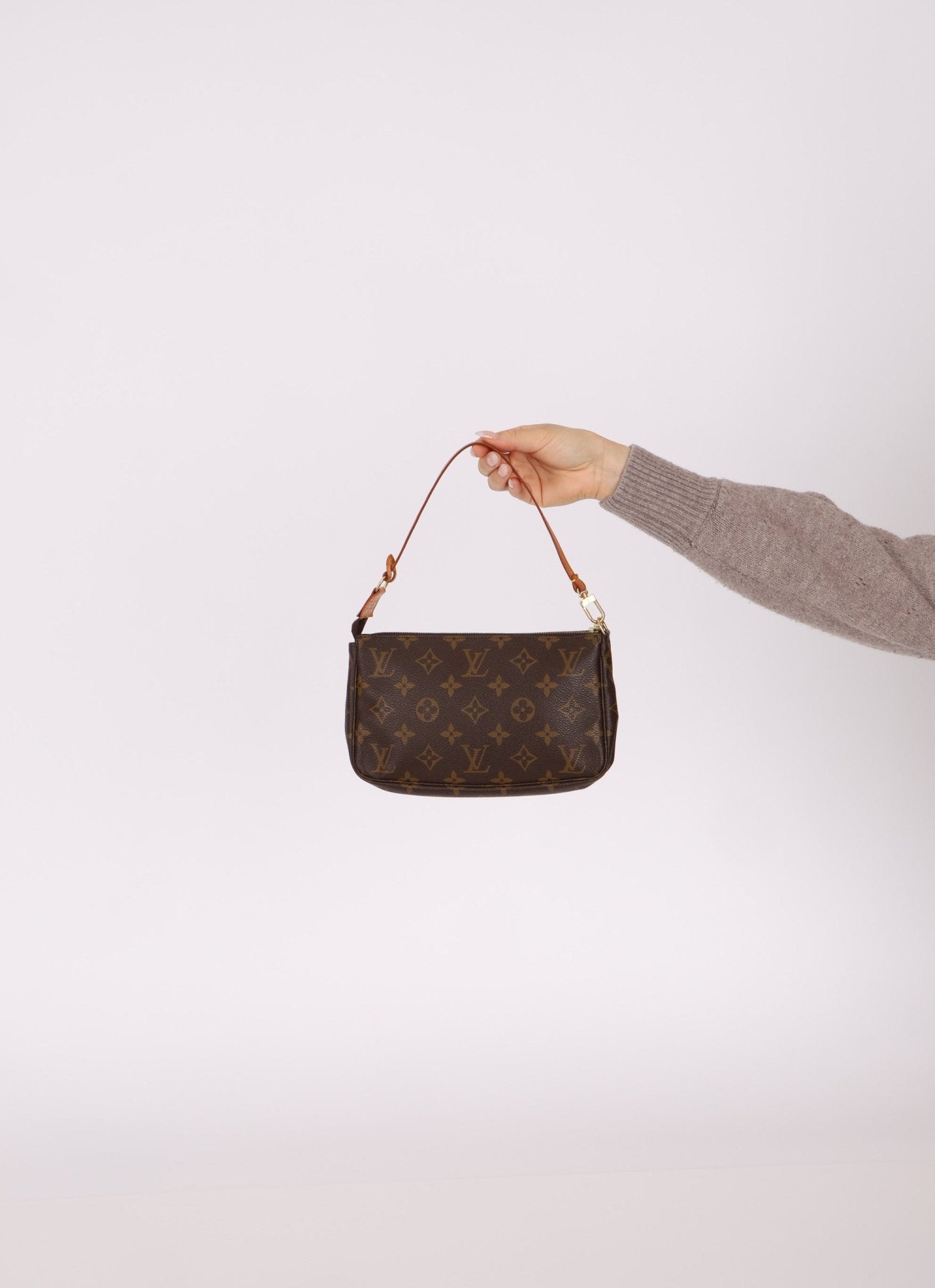 Louis Vuitton Monogram Pochette - FashioNica
