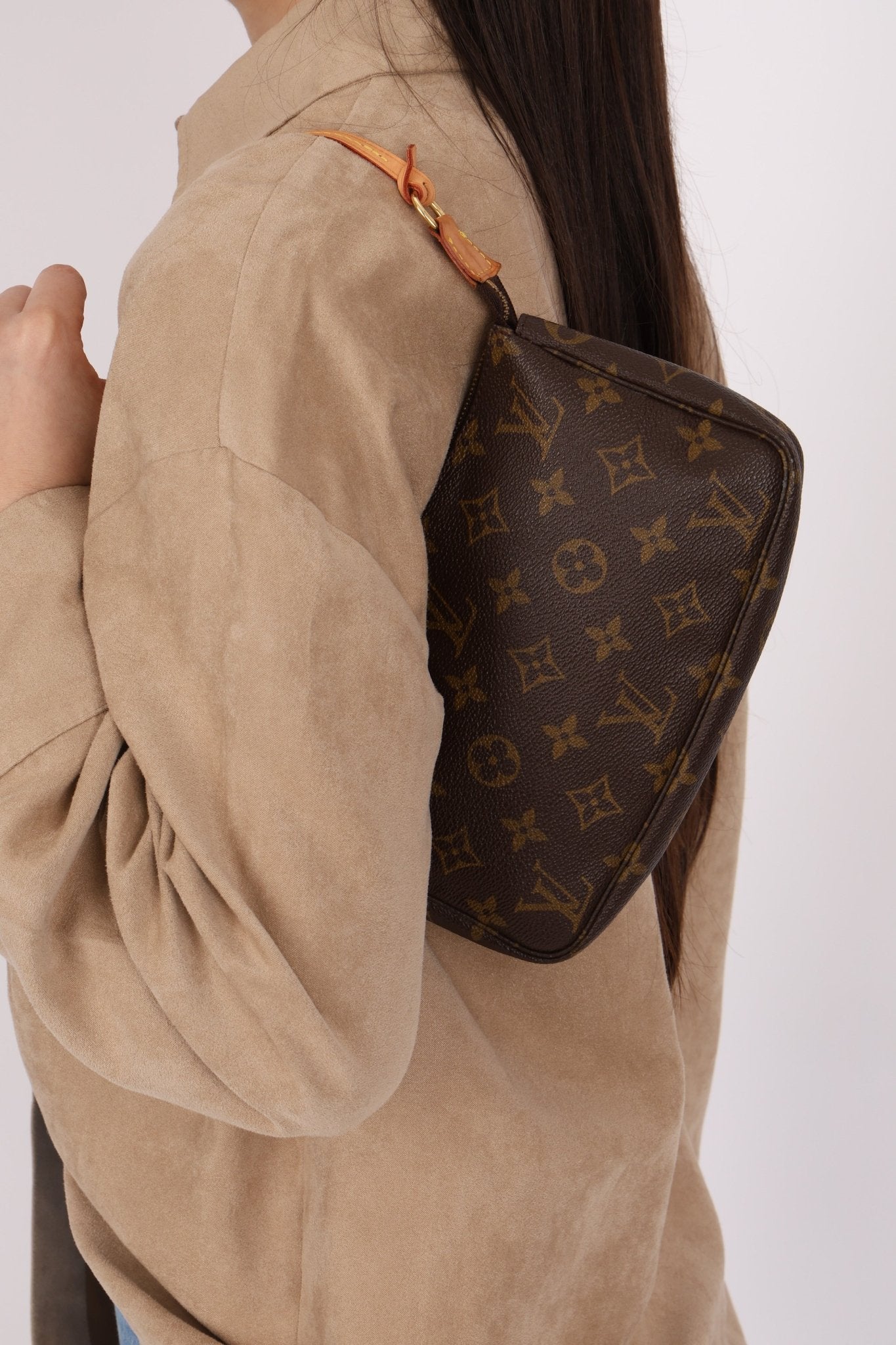 Louis Vuitton Monogram Pochette - FashioNica
