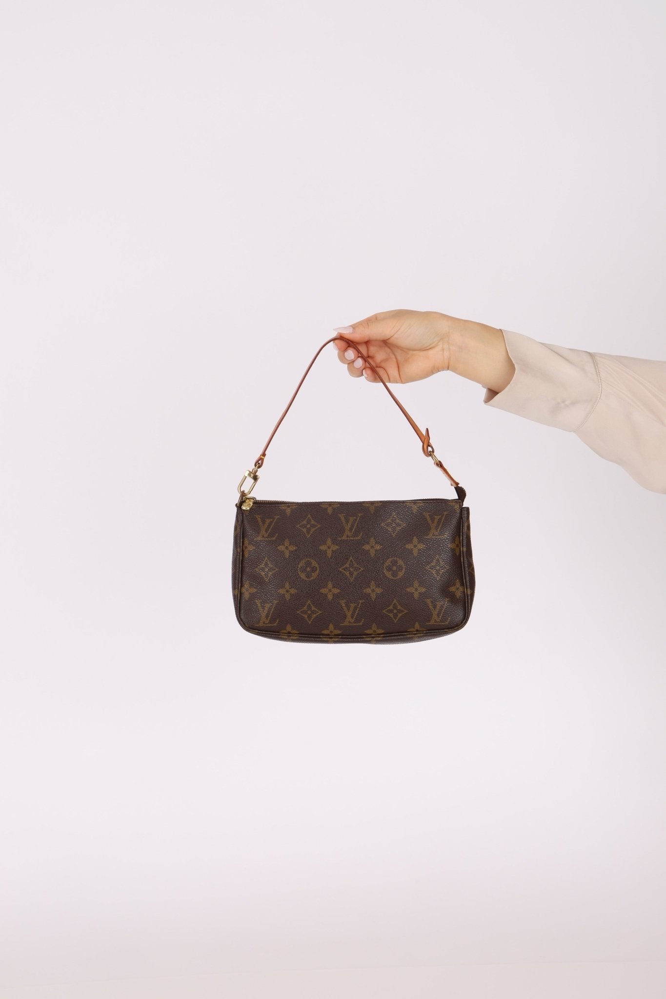 Louis Vuitton Monogram Pochette - FashioNica