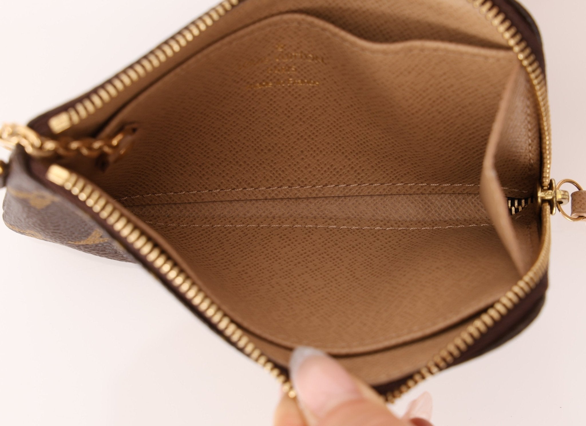 Louis Vuitton Trunks & Bags Key Pouch - FashioNica