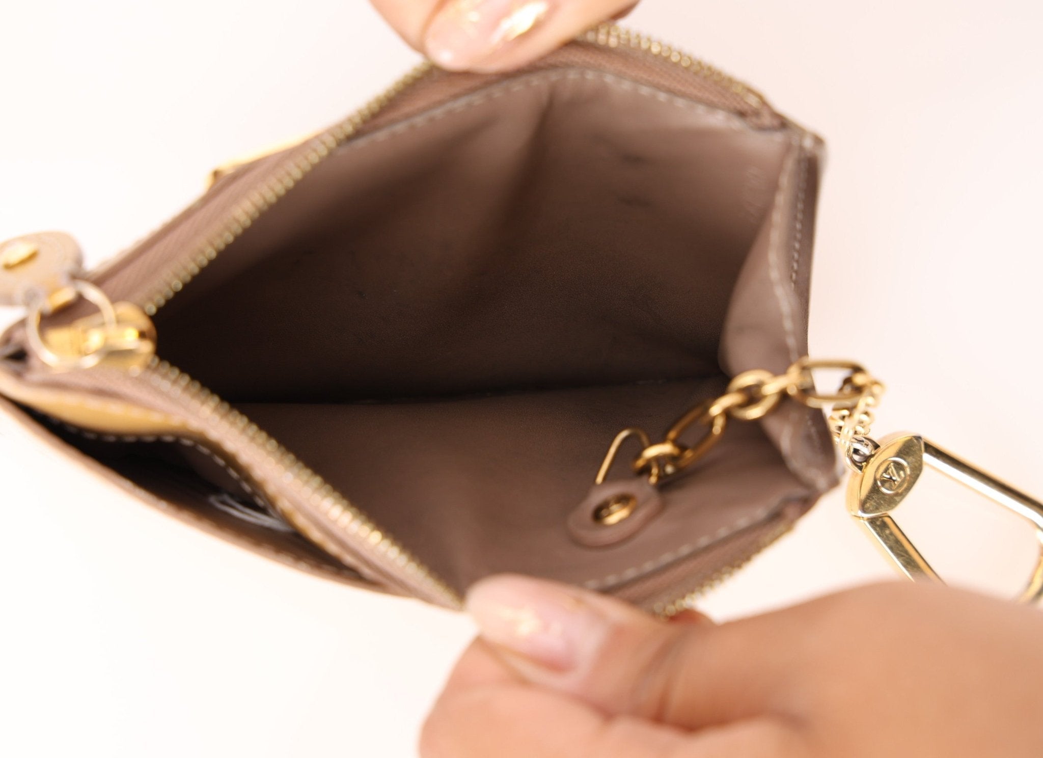 Louis Vuitton Vernis Key Pouch - FashioNica