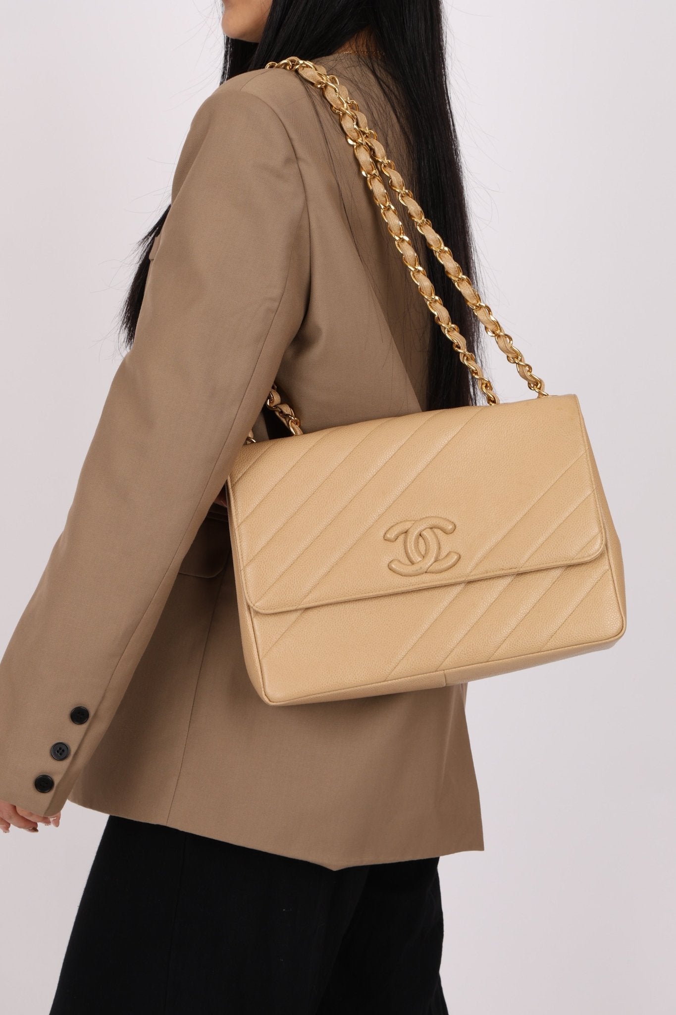 Rare Chanel 1995 Beige Caviar Diagonal Stitch Jumbo Flap Bag 24k GP - FashioNica