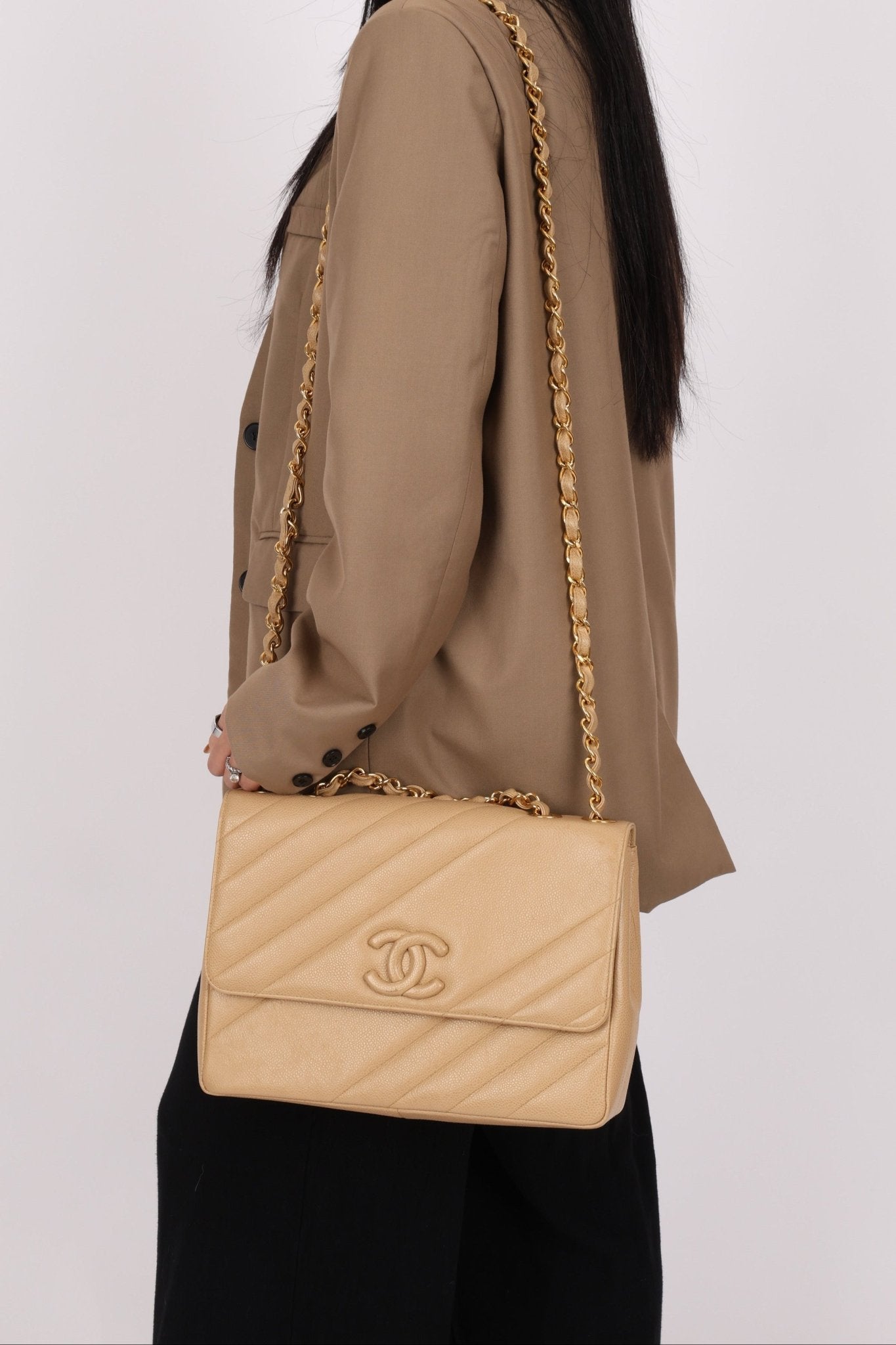Rare Chanel 1995 Beige Caviar Diagonal Stitch Jumbo Flap Bag 24k GP - FashioNica