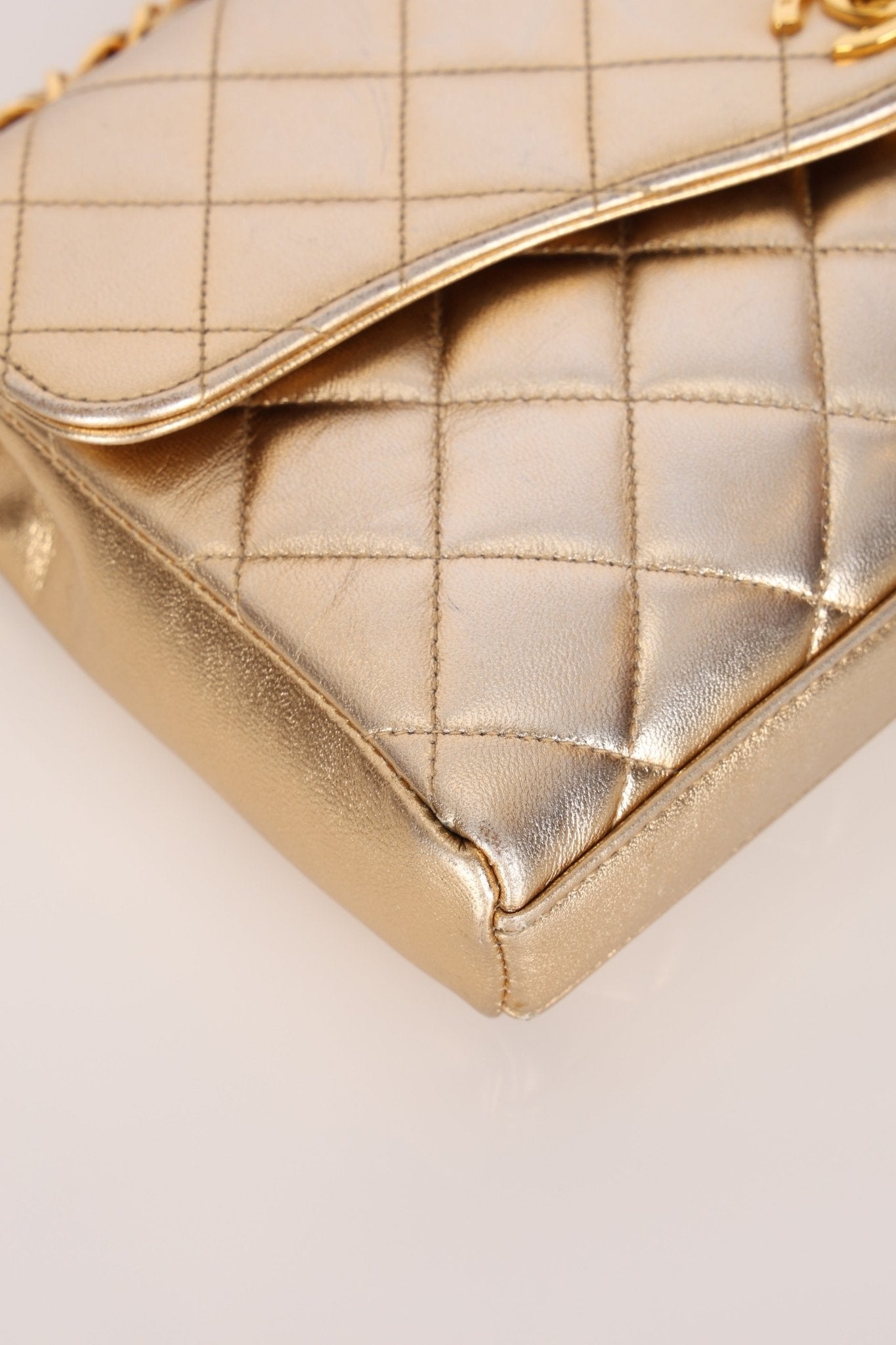 Rare Chanel 1995 Metallic Gold Matelasse Lambskin Turnlock Clutch 24K GP - FashioNica