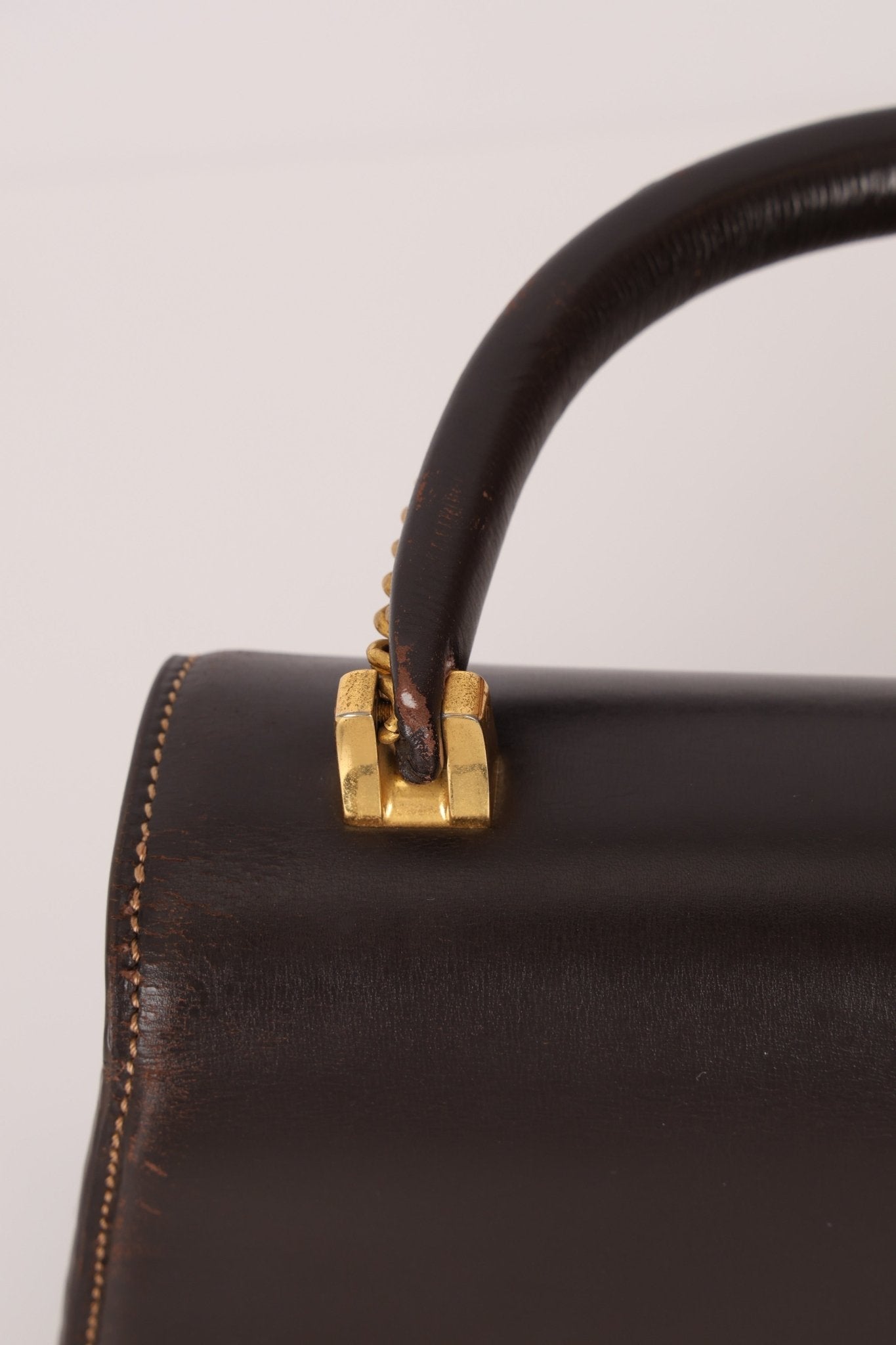 Rare Gucci 1970s Chocolate Chain Accent Box Calf Turnlock Handle Bag - FashioNica