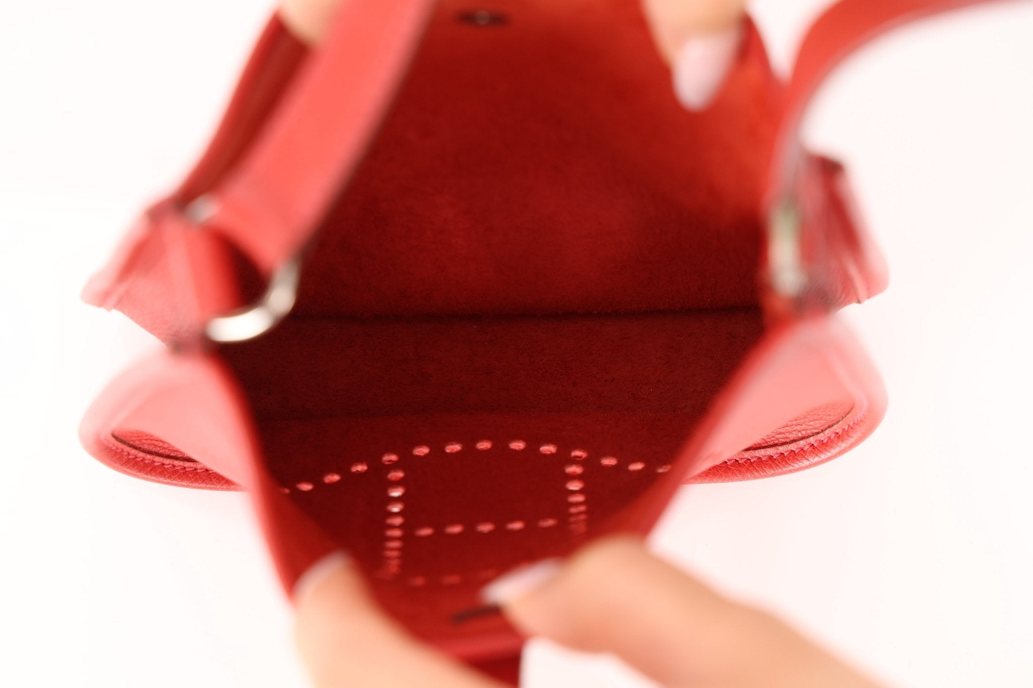 Rare Hermès 2005 Rouge Casaque Epsom Evelyne Short Strap TPM PHW - FashioNica