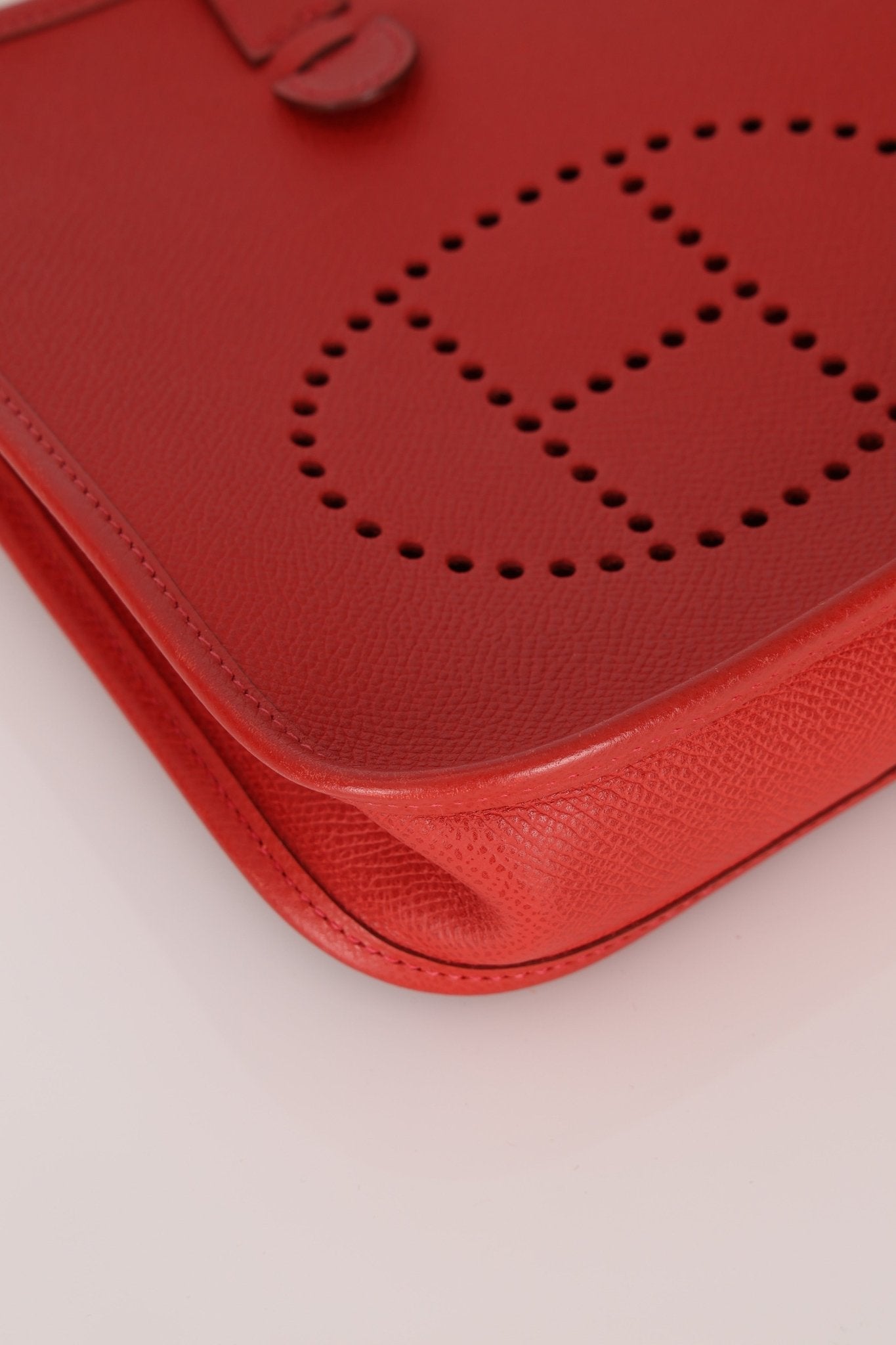 Rare Hermès 2005 Rouge Casaque Epsom Evelyne Short Strap TPM PHW - FashioNica