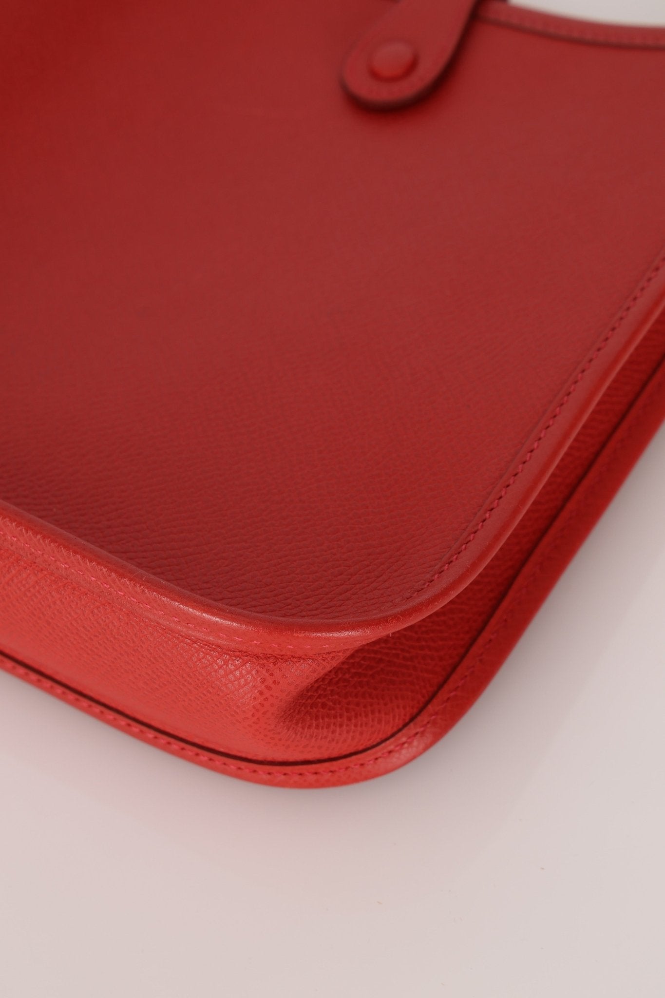 Rare Hermès 2005 Rouge Casaque Epsom Evelyne Short Strap TPM PHW - FashioNica