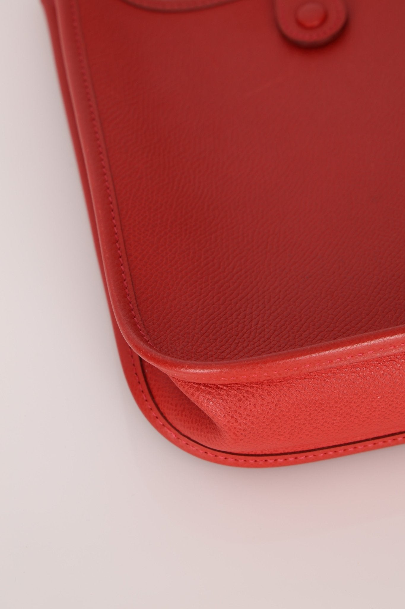 Rare Hermès 2005 Rouge Casaque Epsom Evelyne Short Strap TPM PHW - FashioNica